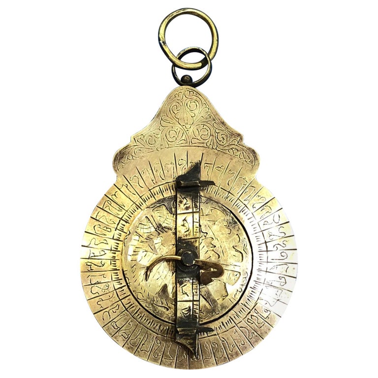 Astrolabe marocain du 18ème siècle en laiton gravé, boussole arabe ancienne  faite à la main En vente sur 1stDibs | la boussole en arabe
