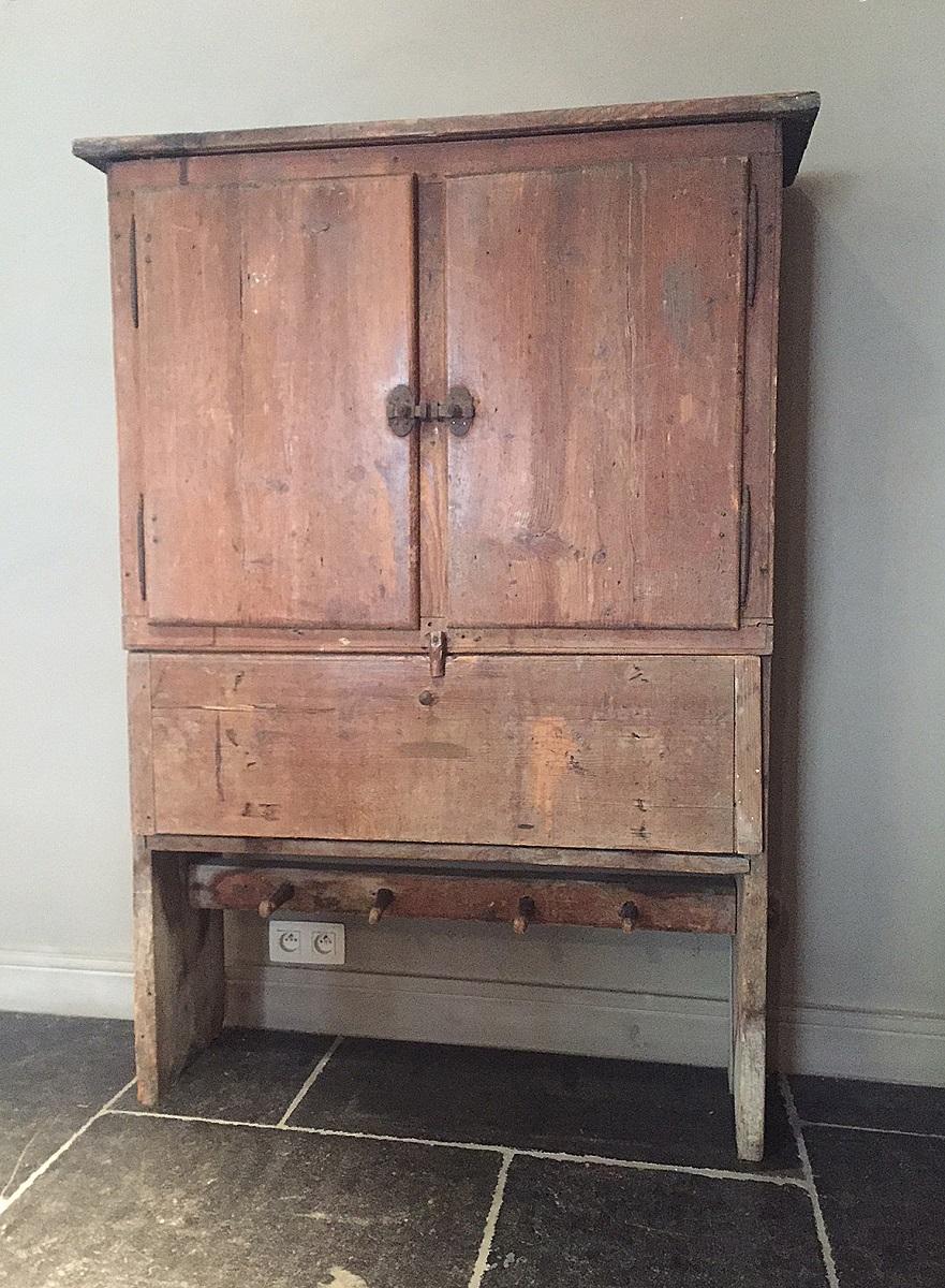 18th Century Mountain Kitchen Cupboard For Sale 3