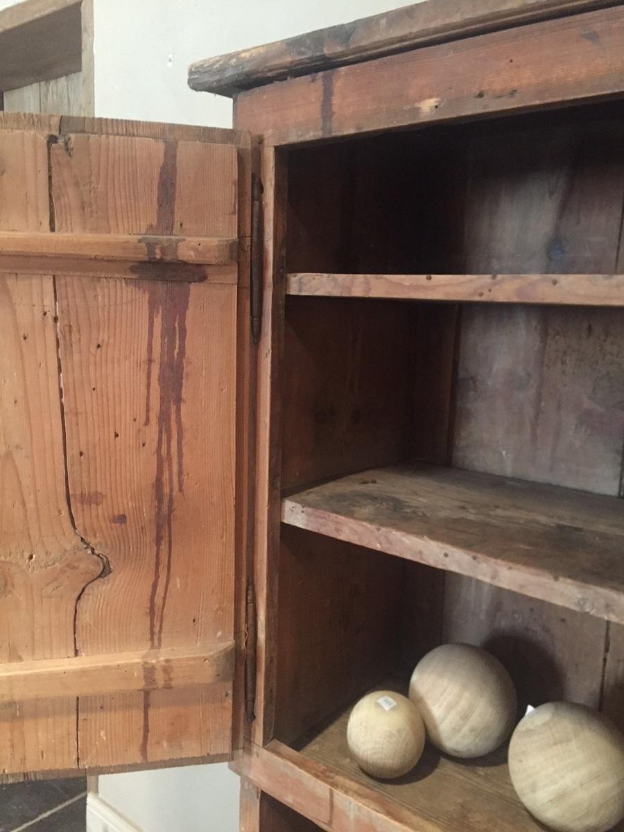 18th Century Mountain Kitchen Cupboard In Good Condition For Sale In Vosselaar, BE