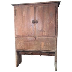 Armoire de cuisine de montagne du 18e siècle