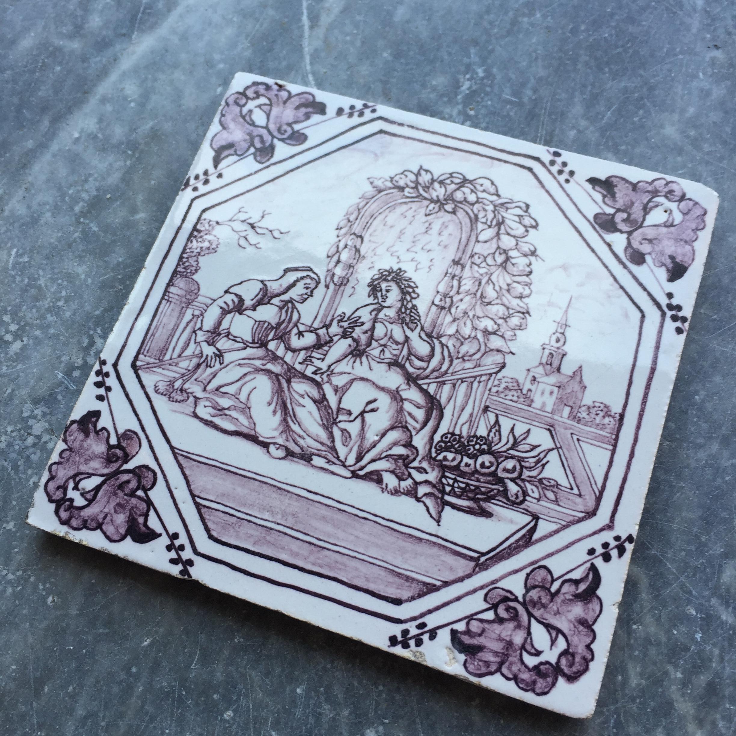 18th century mythological Dutch Delft tile with decoration of Vertumnis & Pomona In Good Condition For Sale In AMSTERDAM, NH