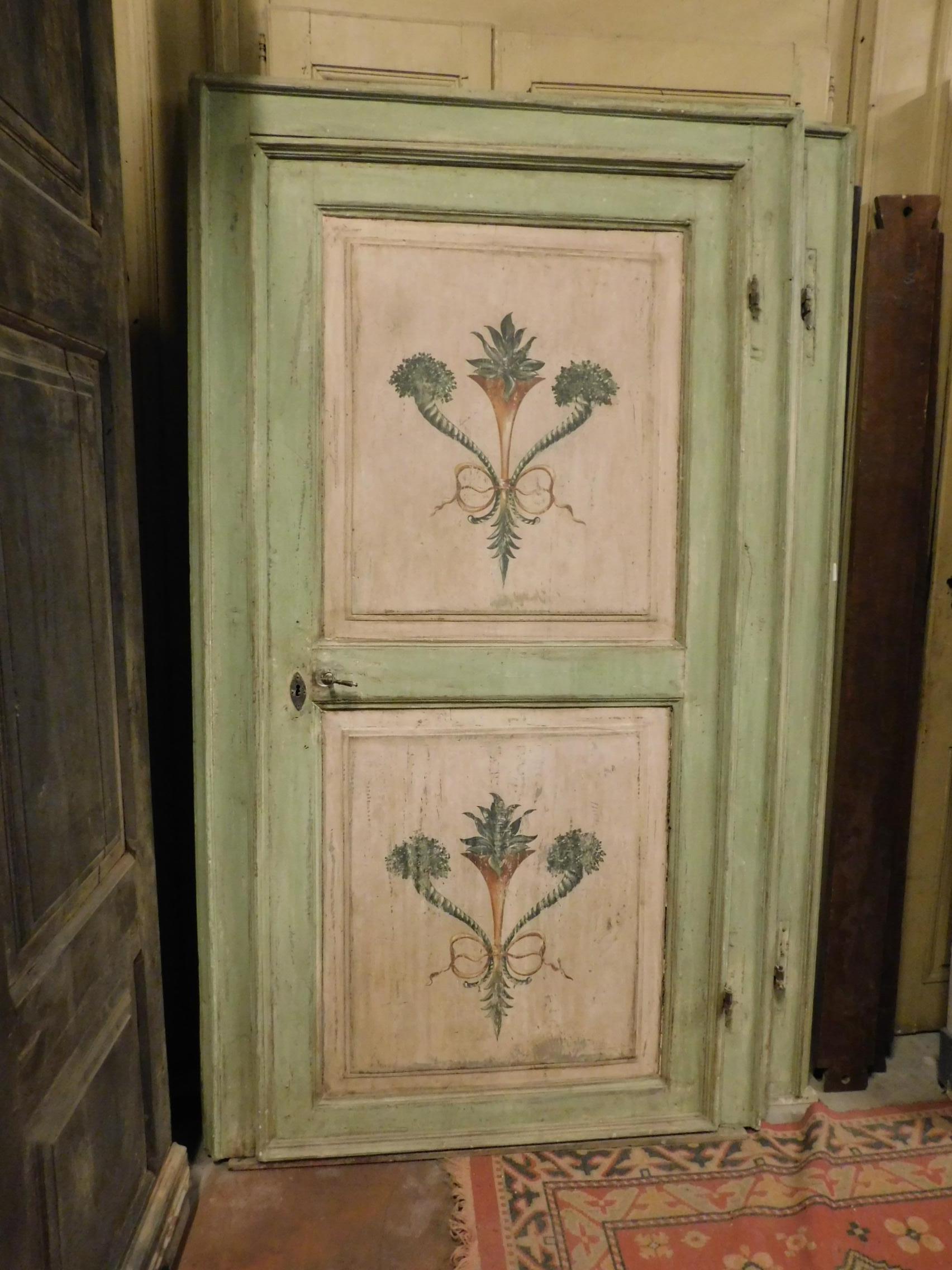 Paar antike lackierte Türen aus dem 18. Jahrhundert,
mis. max mit Rahmen h cm 210 x 120, Türgröße cm 96 x 200 hinten wie vorne gemalt, kommen aus Mittelitalien, sanfte und sehr romantische Pastellfarben, komplette und restaurierte Türen mit