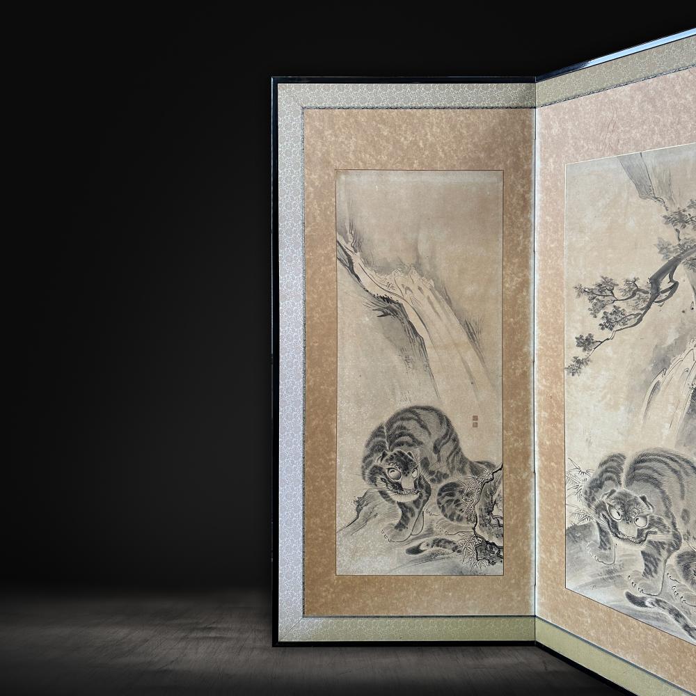 Hand-Painted 18th Century Nagasaki School Tiger Screen For Sale