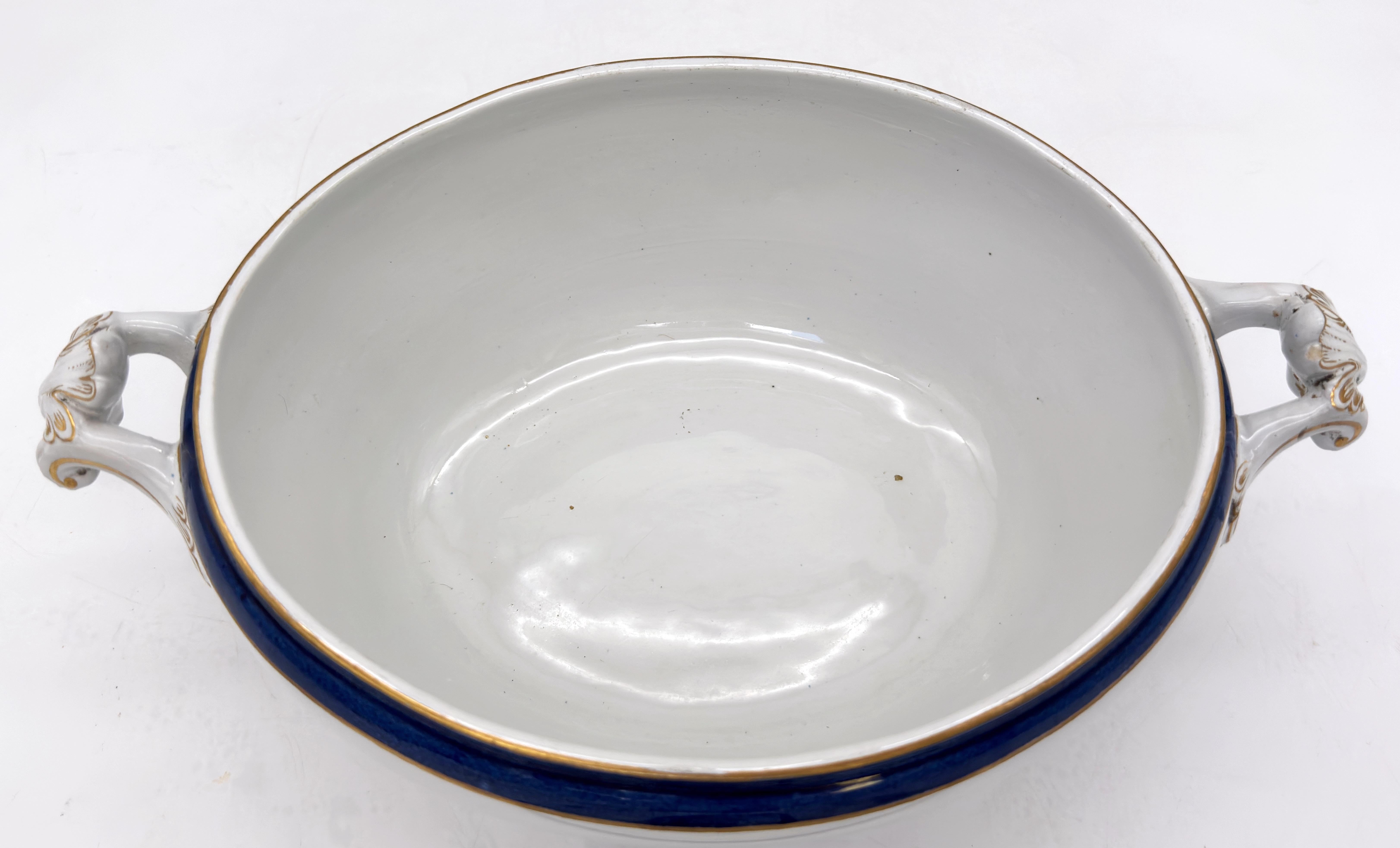 Soupière topographique Grand Tour du 18e siècle en porcelaine de Naples en vente 3