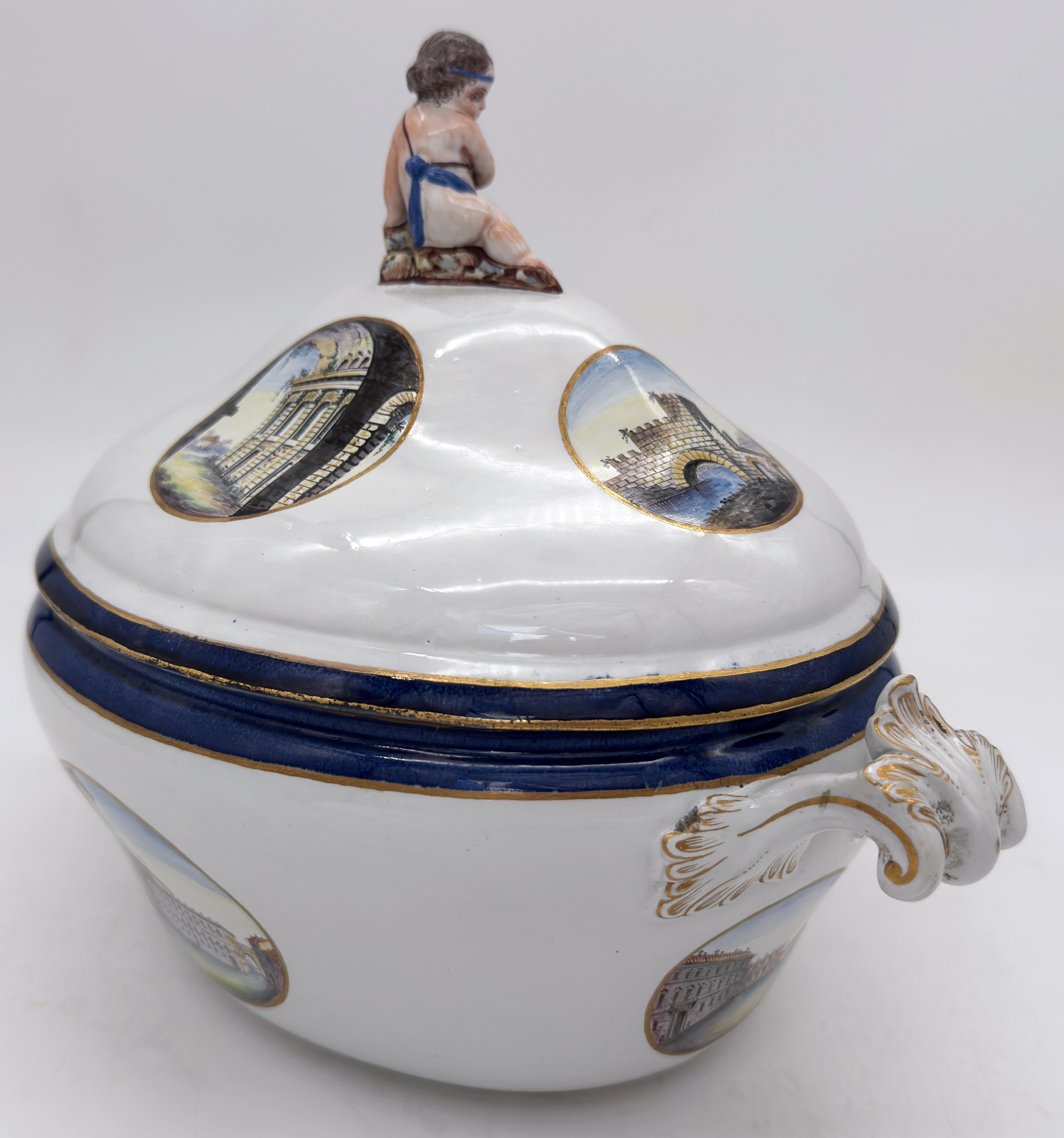 Soupière topographique Grand Tour du 18e siècle en porcelaine de Naples en vente 1
