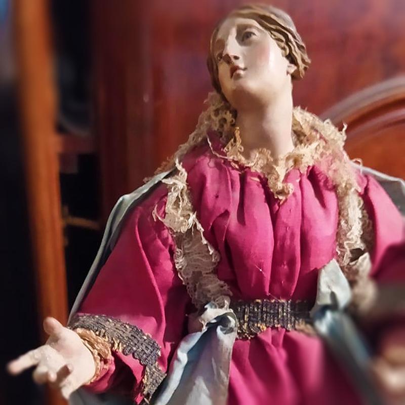 Figura de Santa Ana del Santo Presepio napolitano de terracota del siglo XVIII Hecho a mano en venta