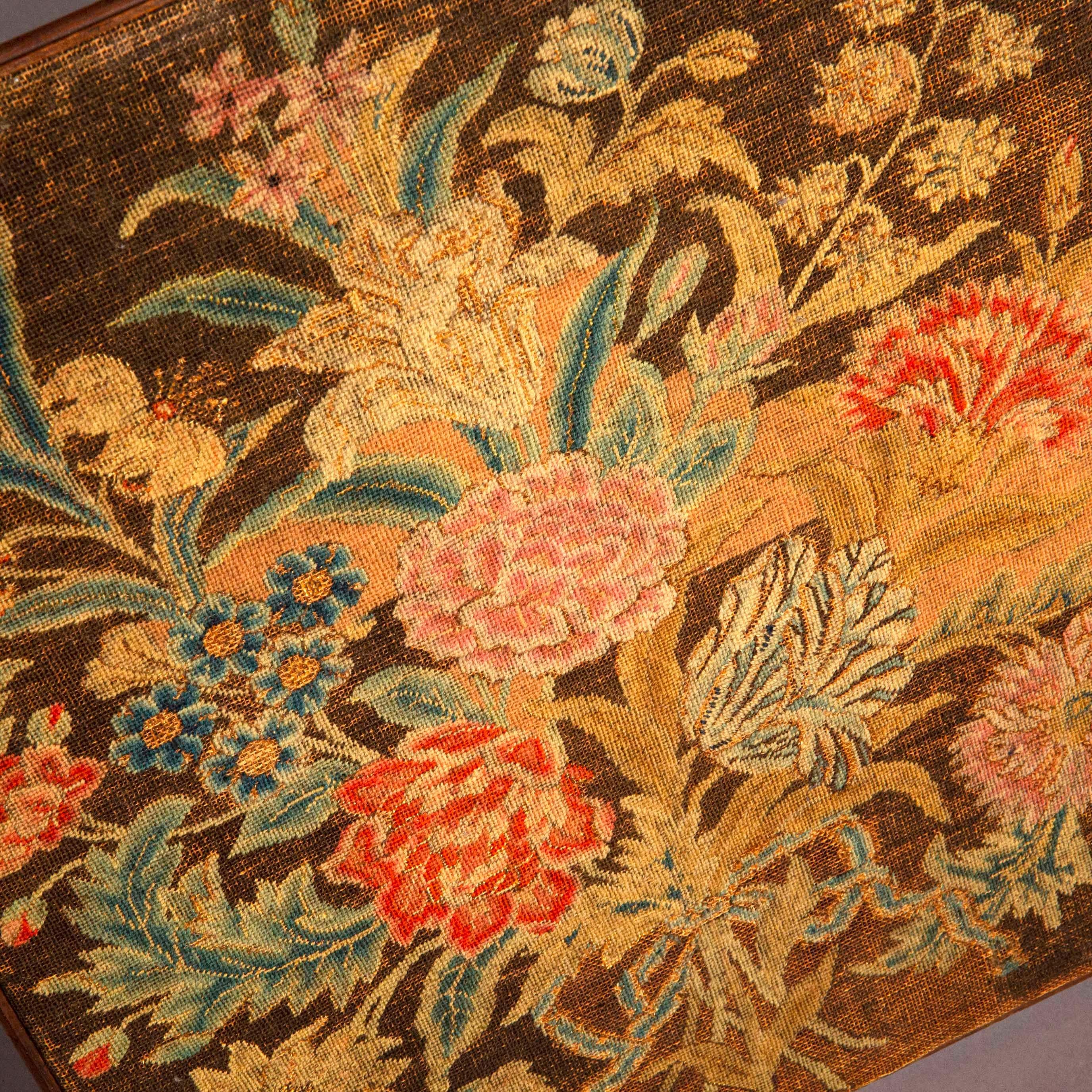 Aguja del Siglo XVIII de un Ramo de Lirios, Peonías, Tulipanes y Flores Silvestres en Bueno estado para la venta en Richmond, London