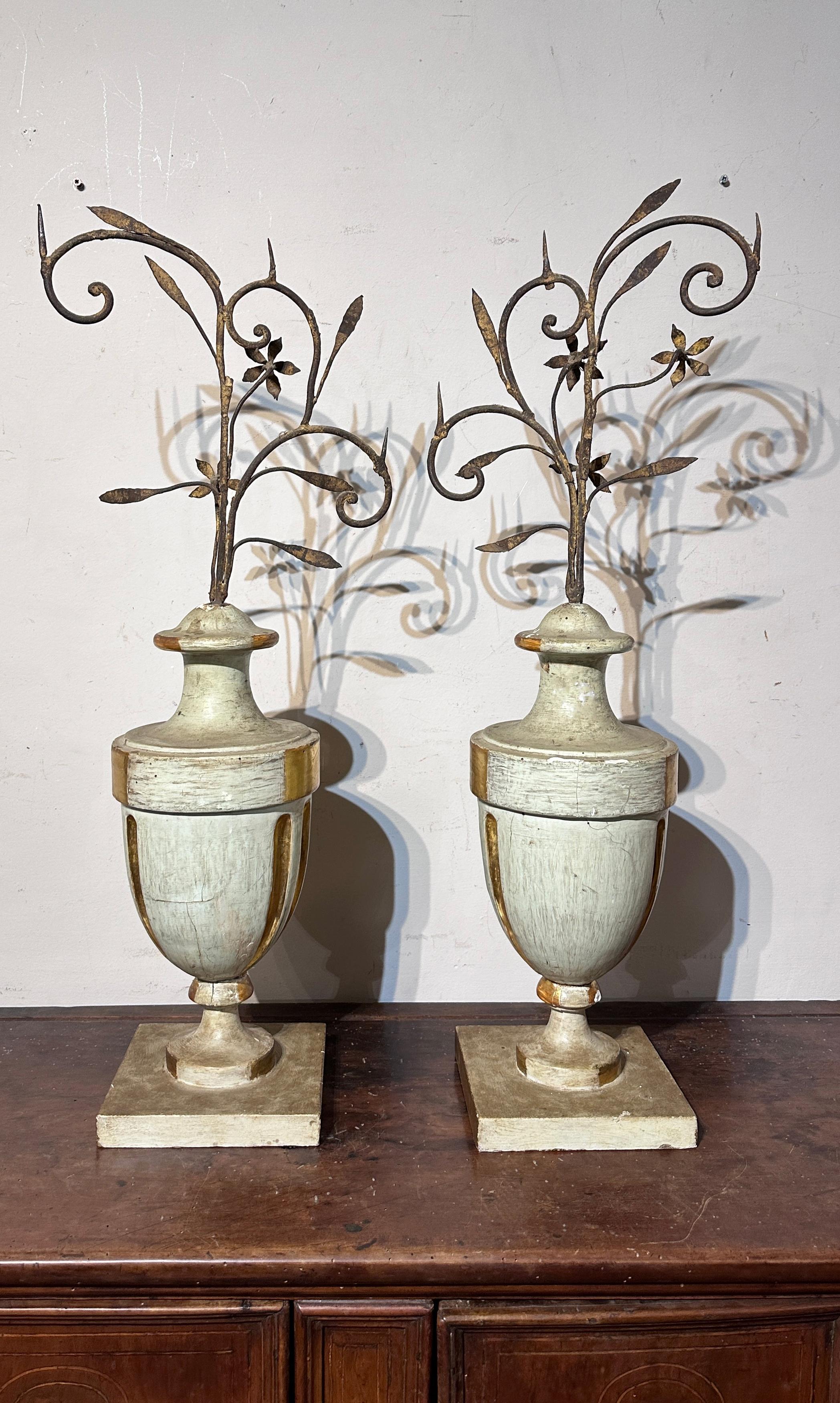 Italian 18th CENTURY NEOCLASSIC PERIOD PAIR VASES FOR PALM TREE  For Sale