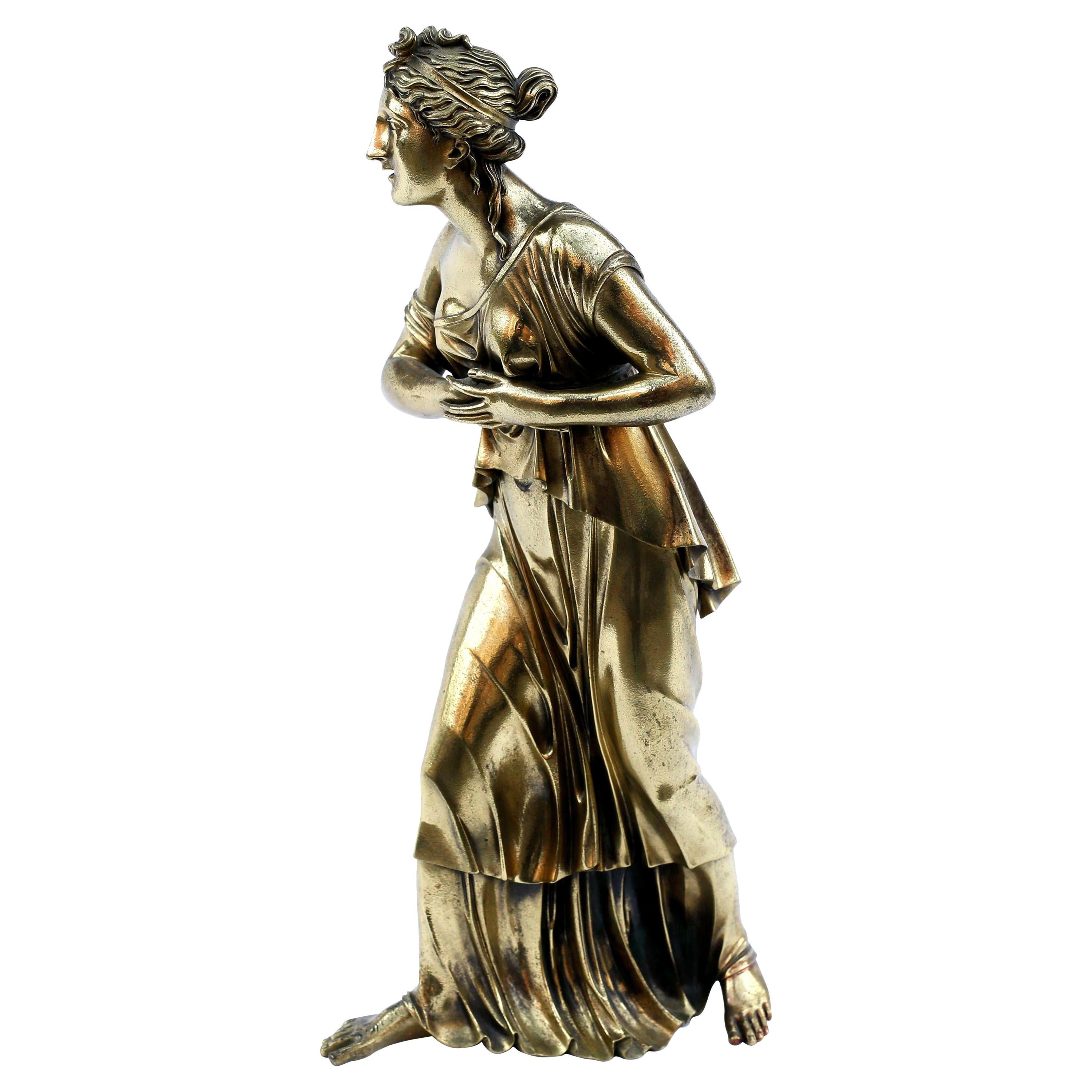 Neoklassische Bronze-Doré-Skulptur einer Frau aus dem 18. Jahrhundert im Angebot