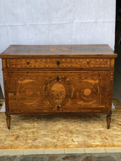 18th Century Neoclassical Chest of Drawers
