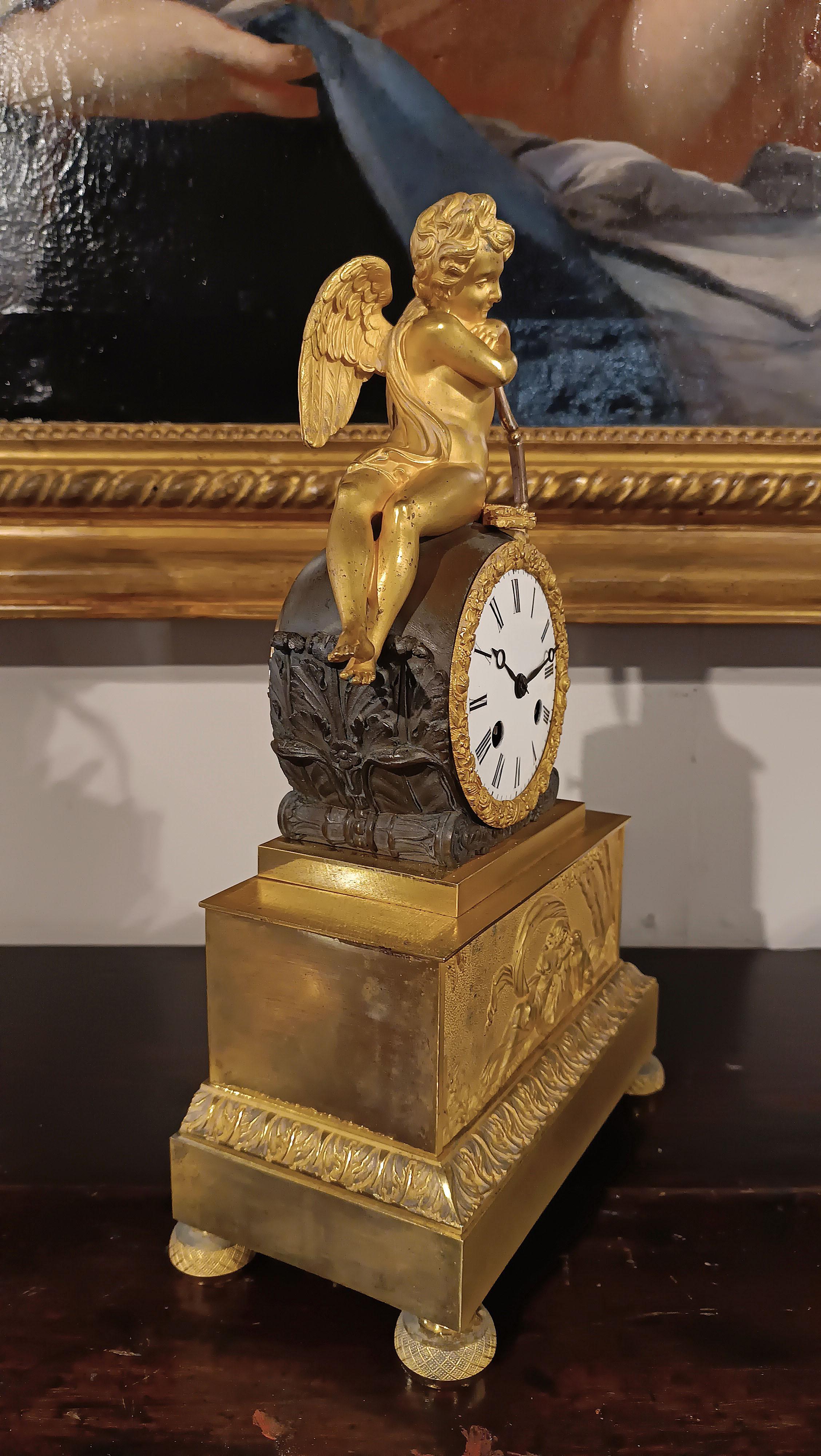 French 18th CENTURY NEOCLASSICAL CLOCK WITH CUPID For Sale