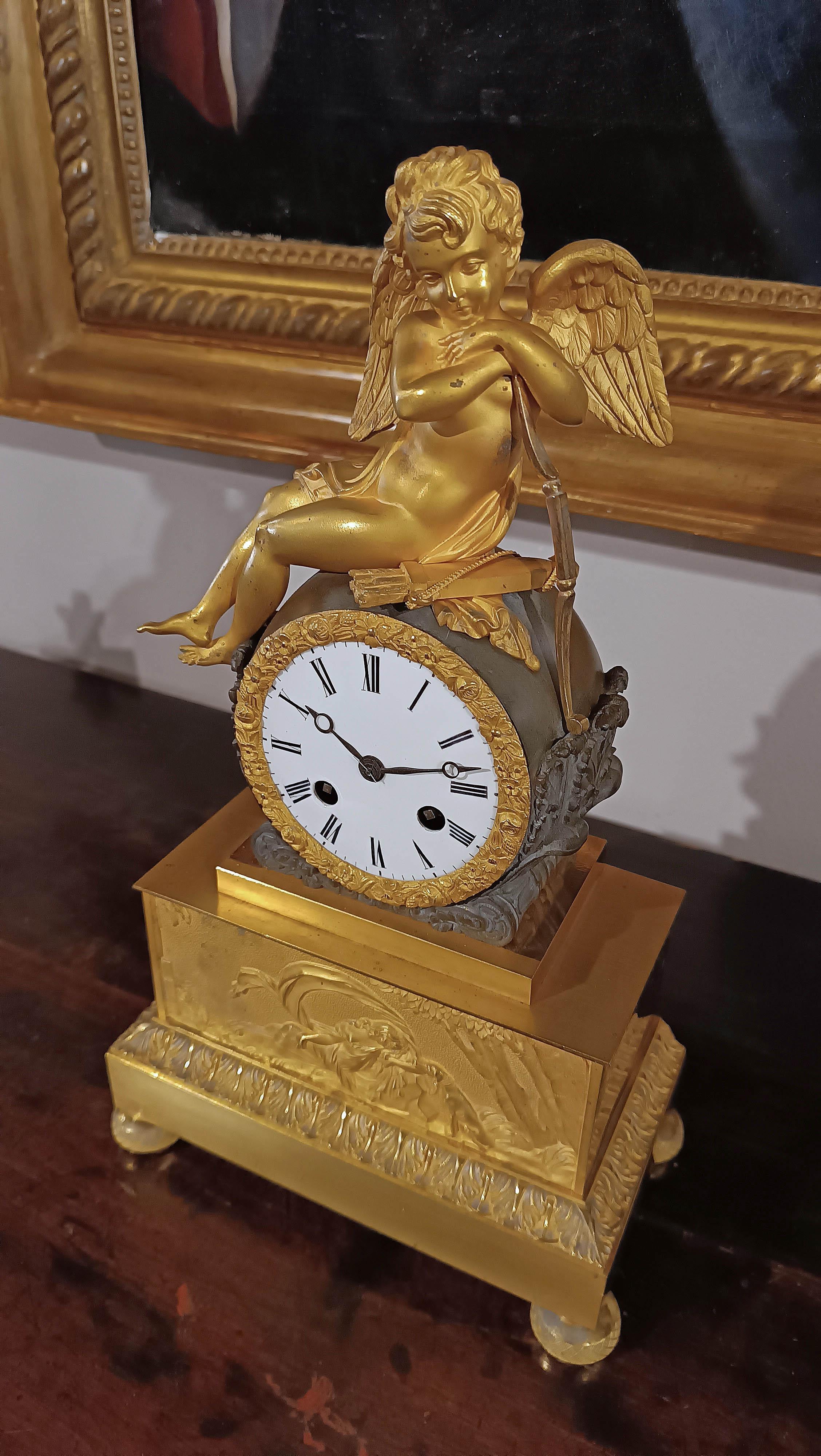 18th CENTURY NEOCLASSICAL CLOCK WITH CUPID For Sale 1