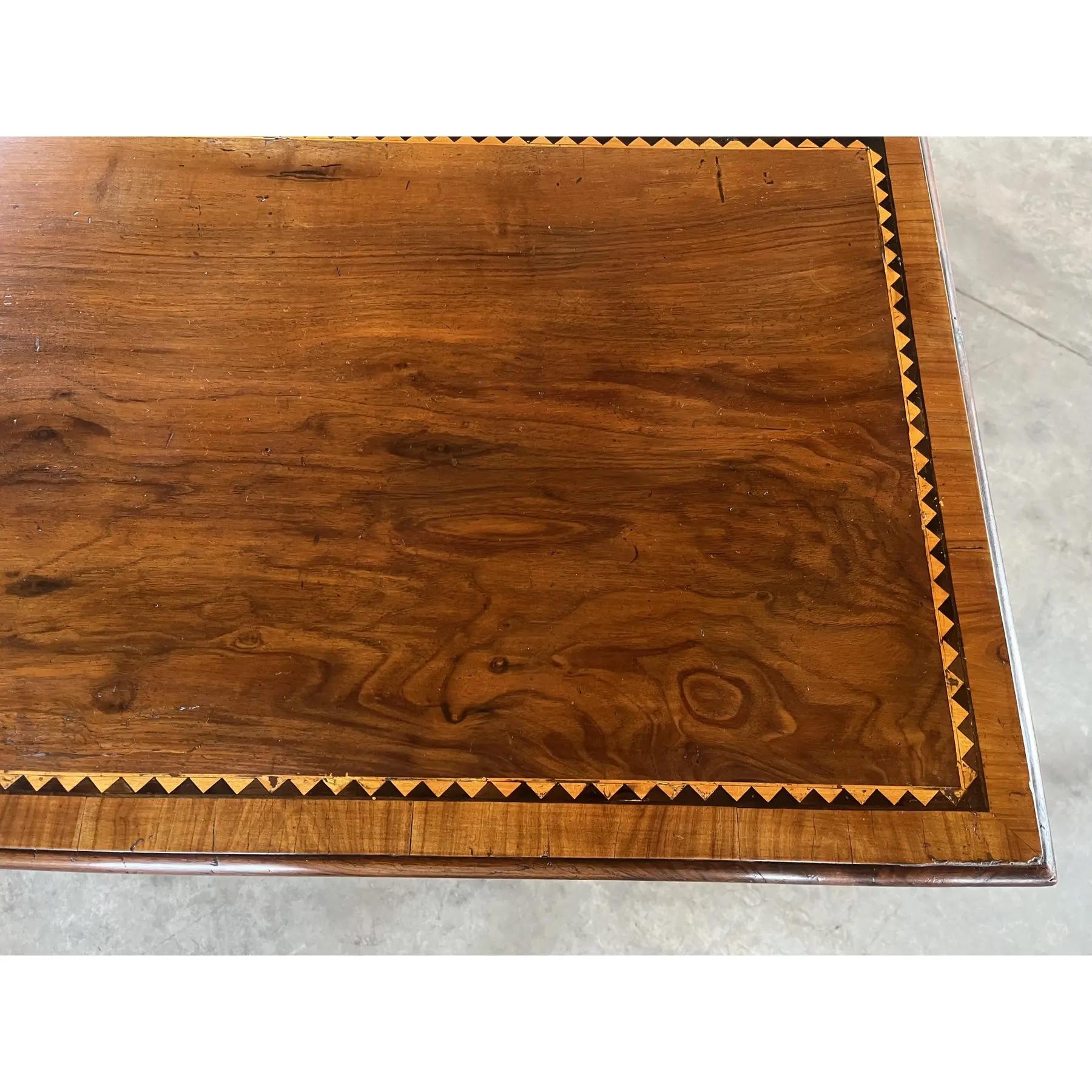 Cassettone neoclassico italiano del XVIII secolo in ciliegio con intarsi In condizioni buone in vendita a Carmine, TX