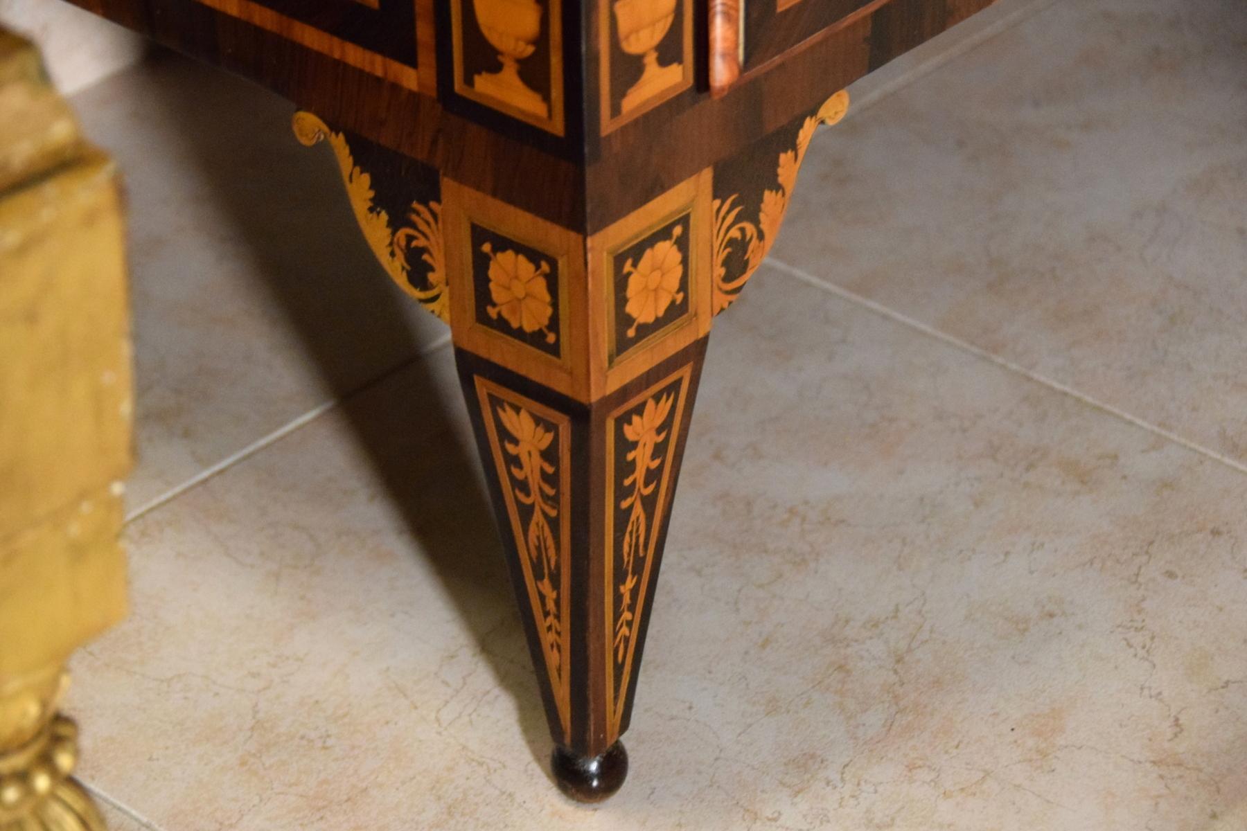 18th Century, Neoclassical Italian Inlay Wood Chest of Drawers 6