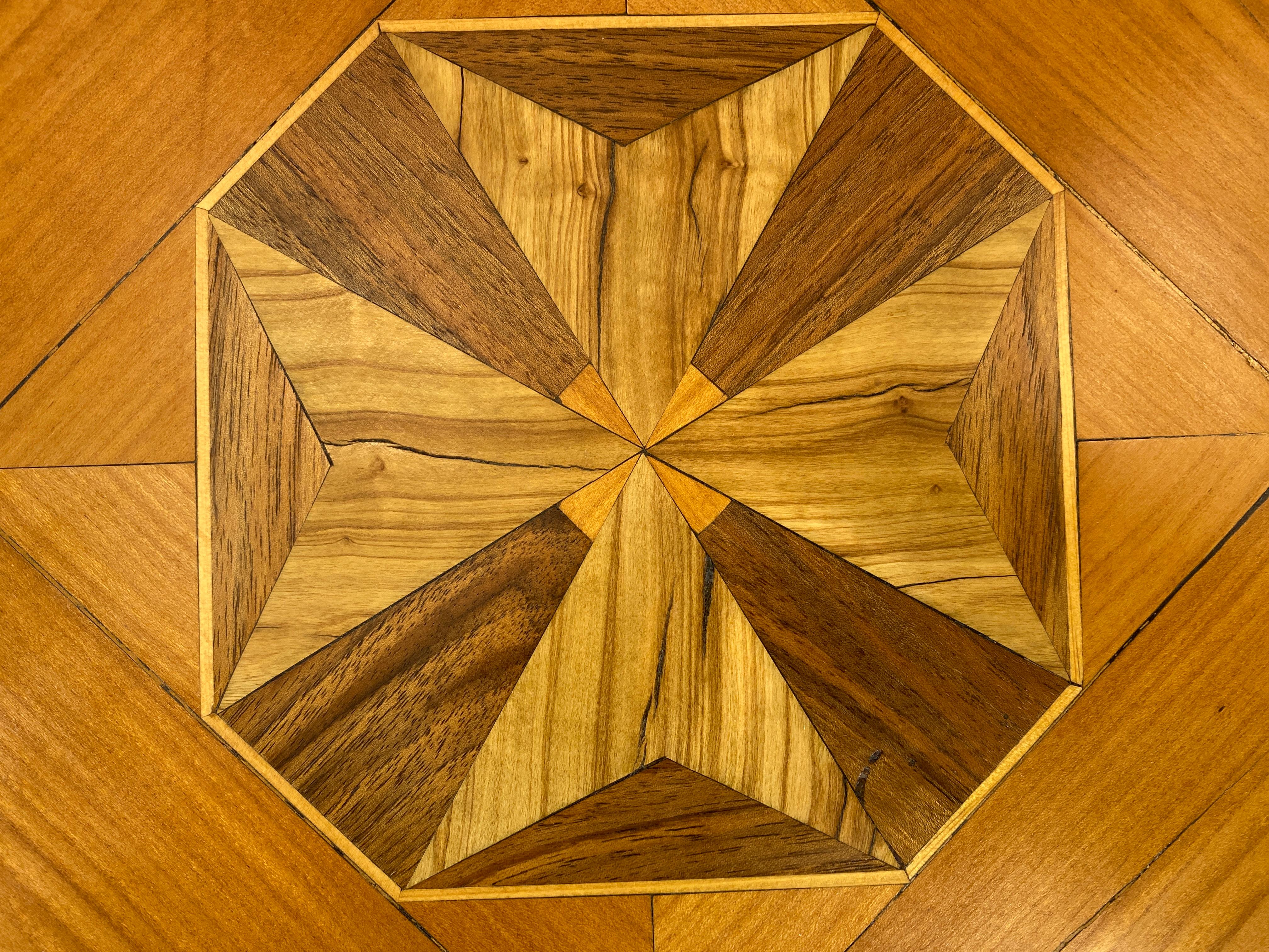 18th Century Neoclassical Italian Marquetry Cherry Table For Sale 12