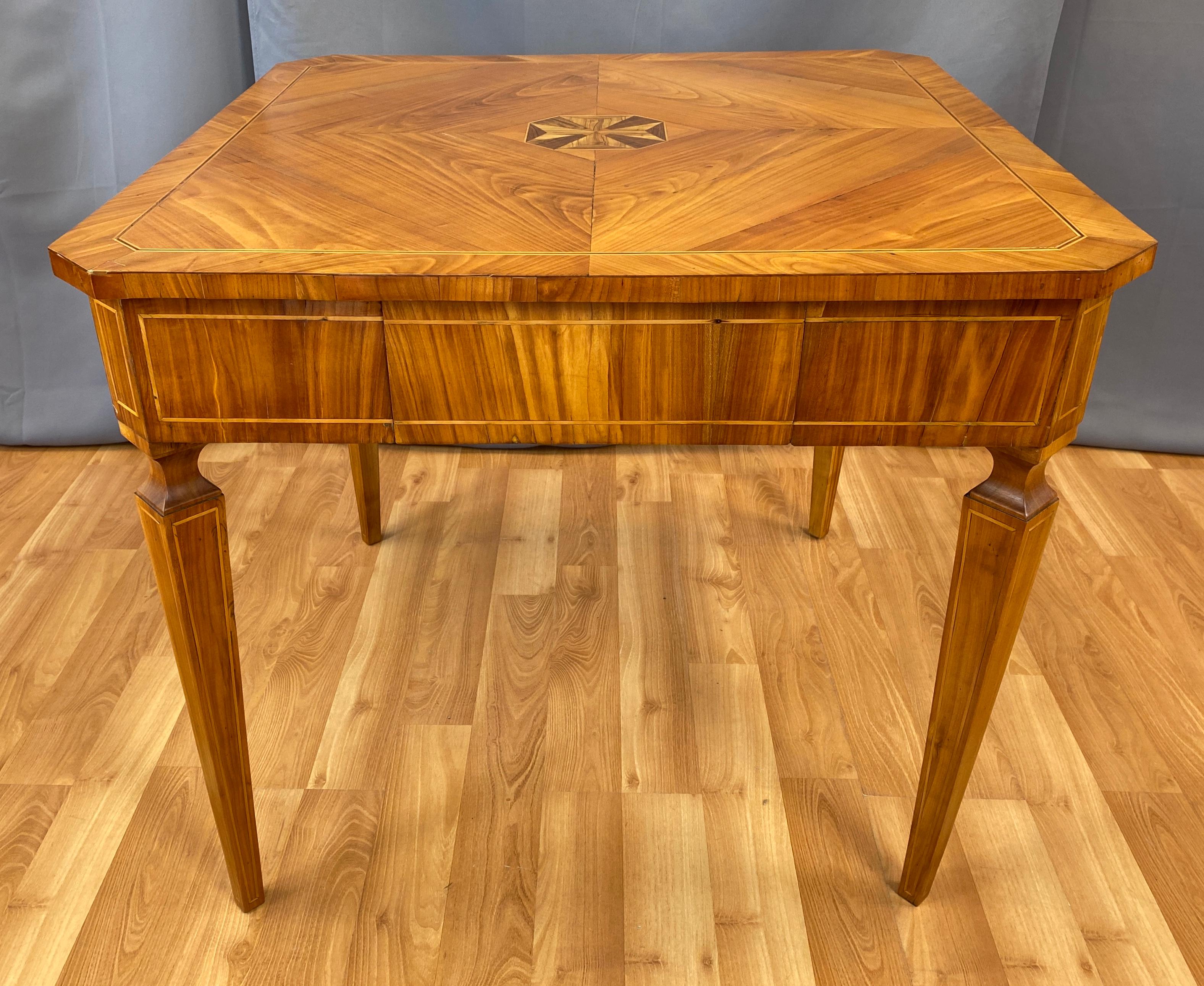 18th Century Neoclassical Italian Marquetry Cherry Table For Sale 2