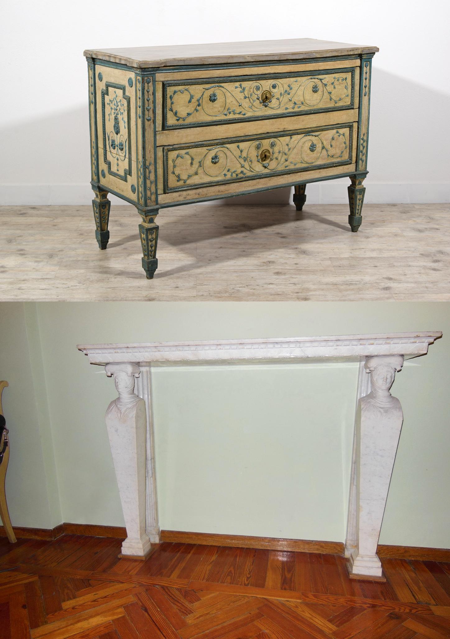 18th Century, Italian Lacquered Wood Chest of Drawers 
This refined neoclassical chest of drawers, was made in Turin, Italy, towards the end of the eighteenth century. Entirely lacquered, it is decorated with reliefs and pad applications. A tablet