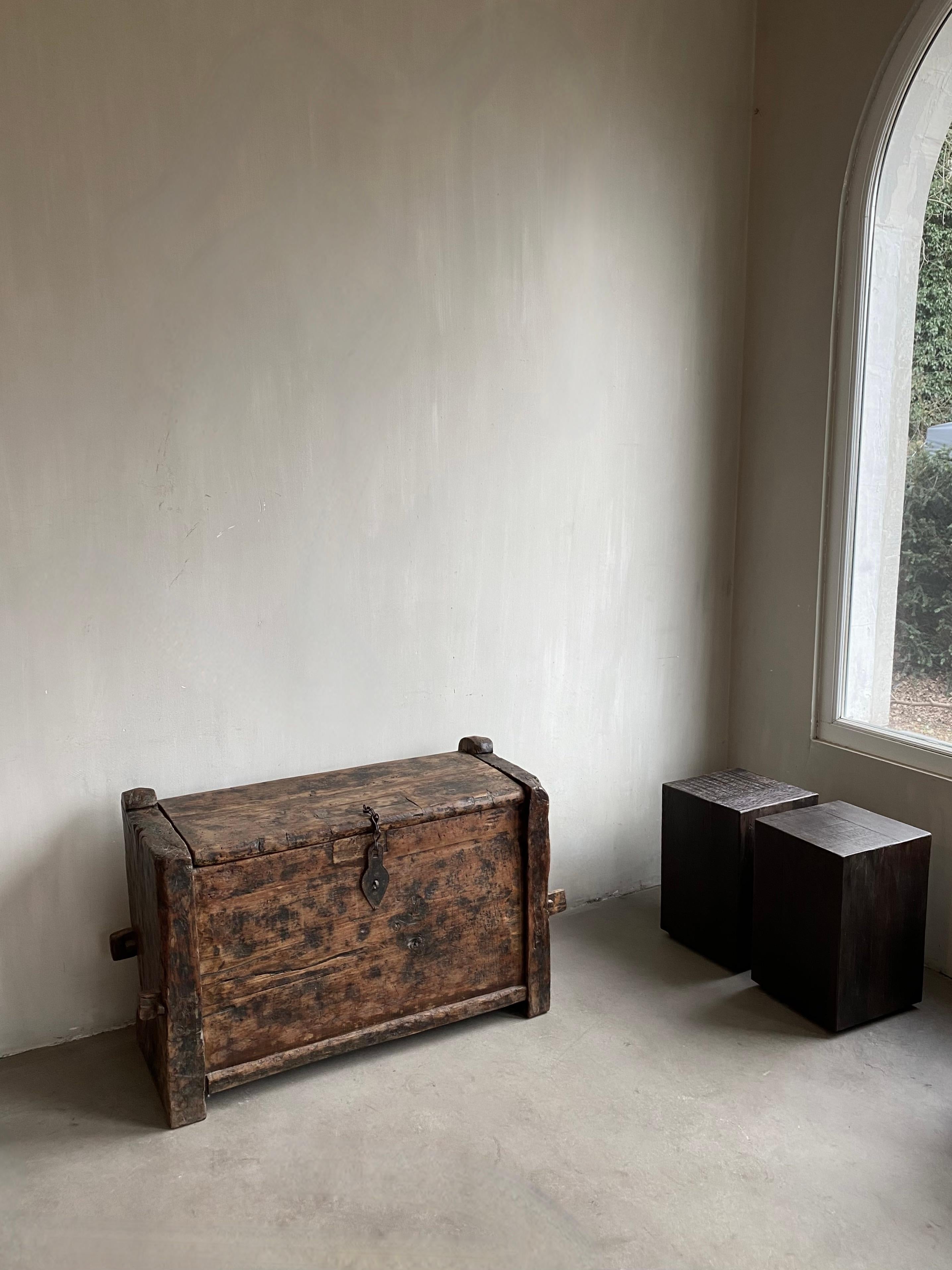 Cipresso Cassapanca nepalese del XVIII secolo in vendita