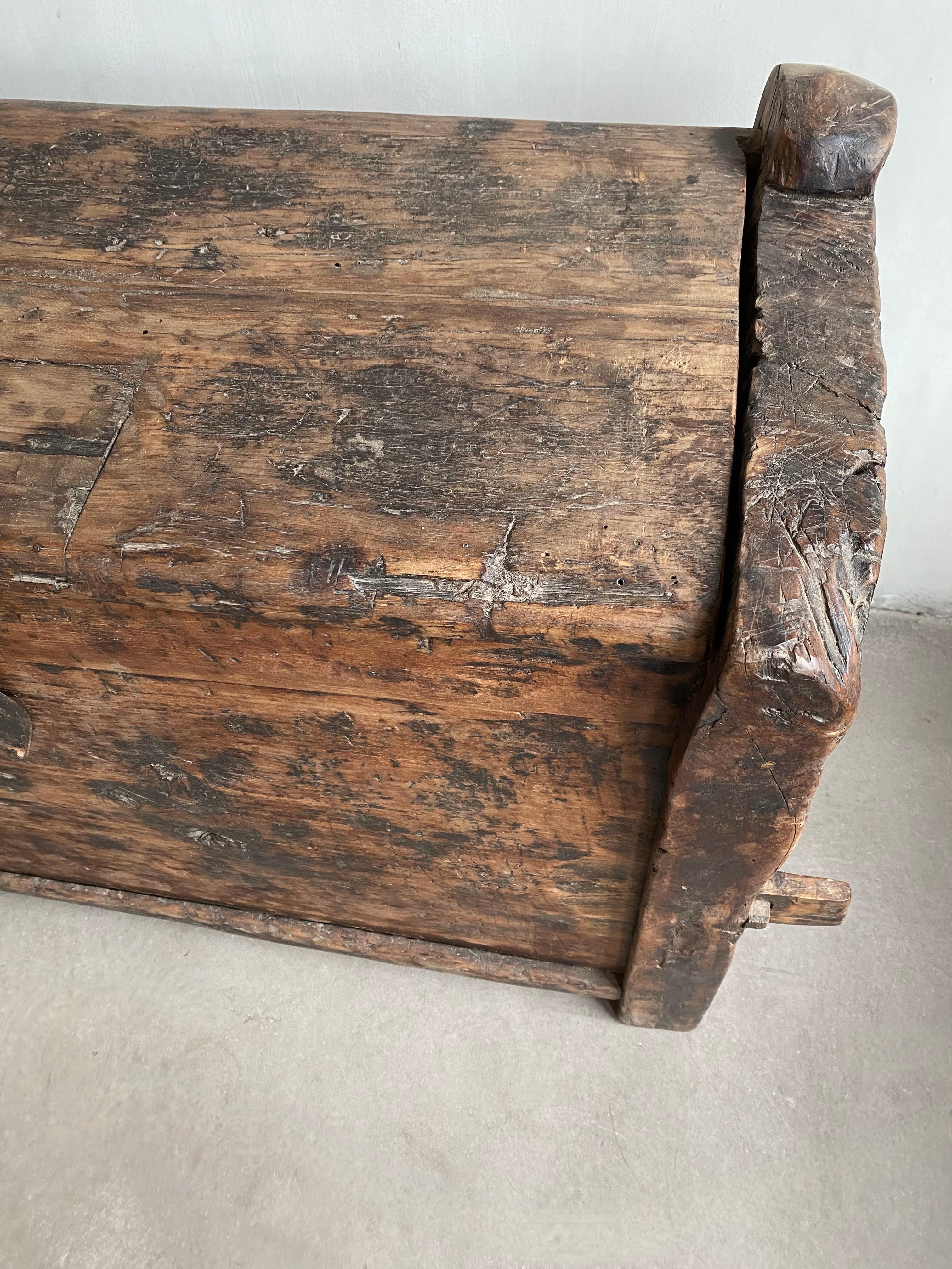 Cassapanca nepalese del XVIII secolo in vendita 1