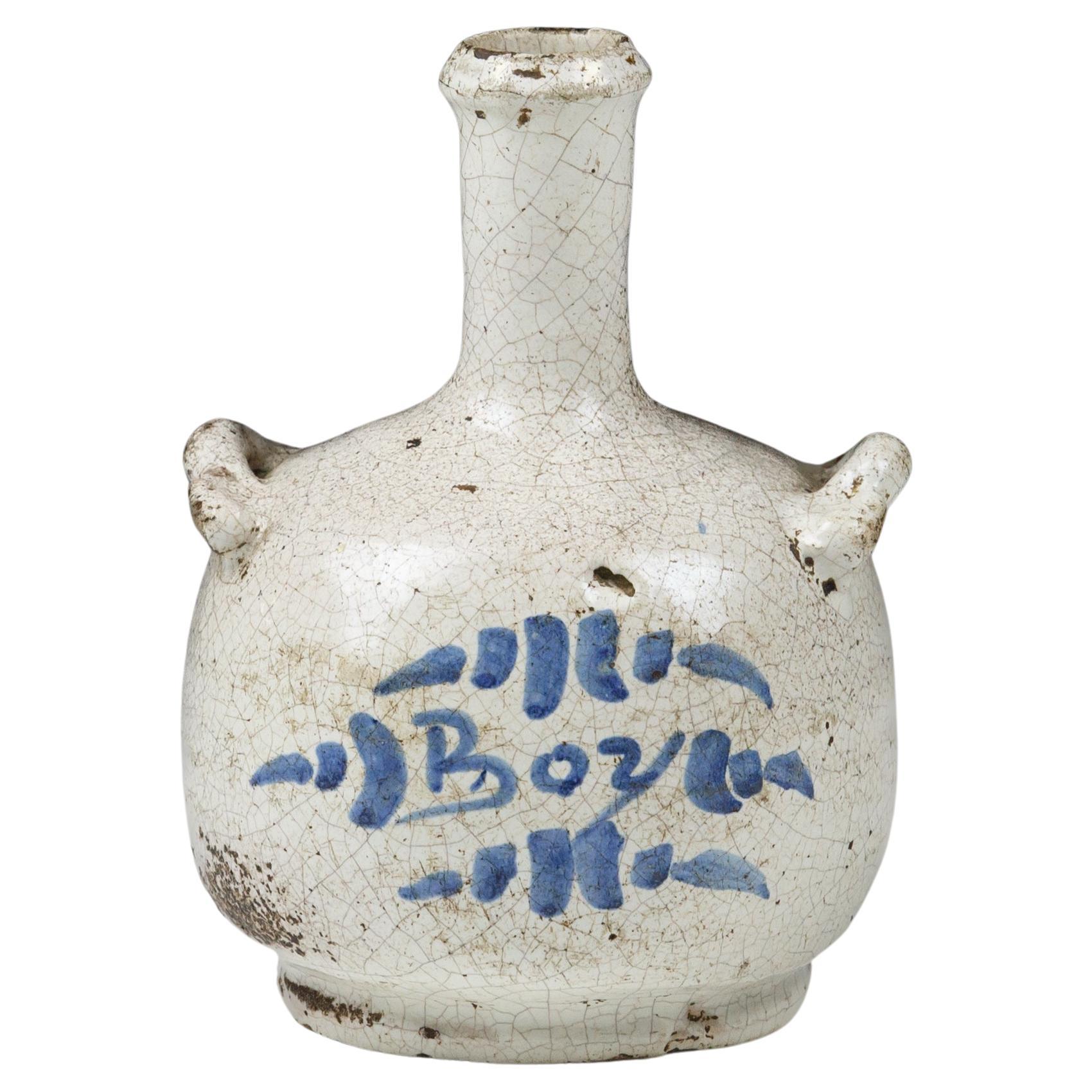Carafe à garçon du 18e siècle en Delft de Nevers en vente