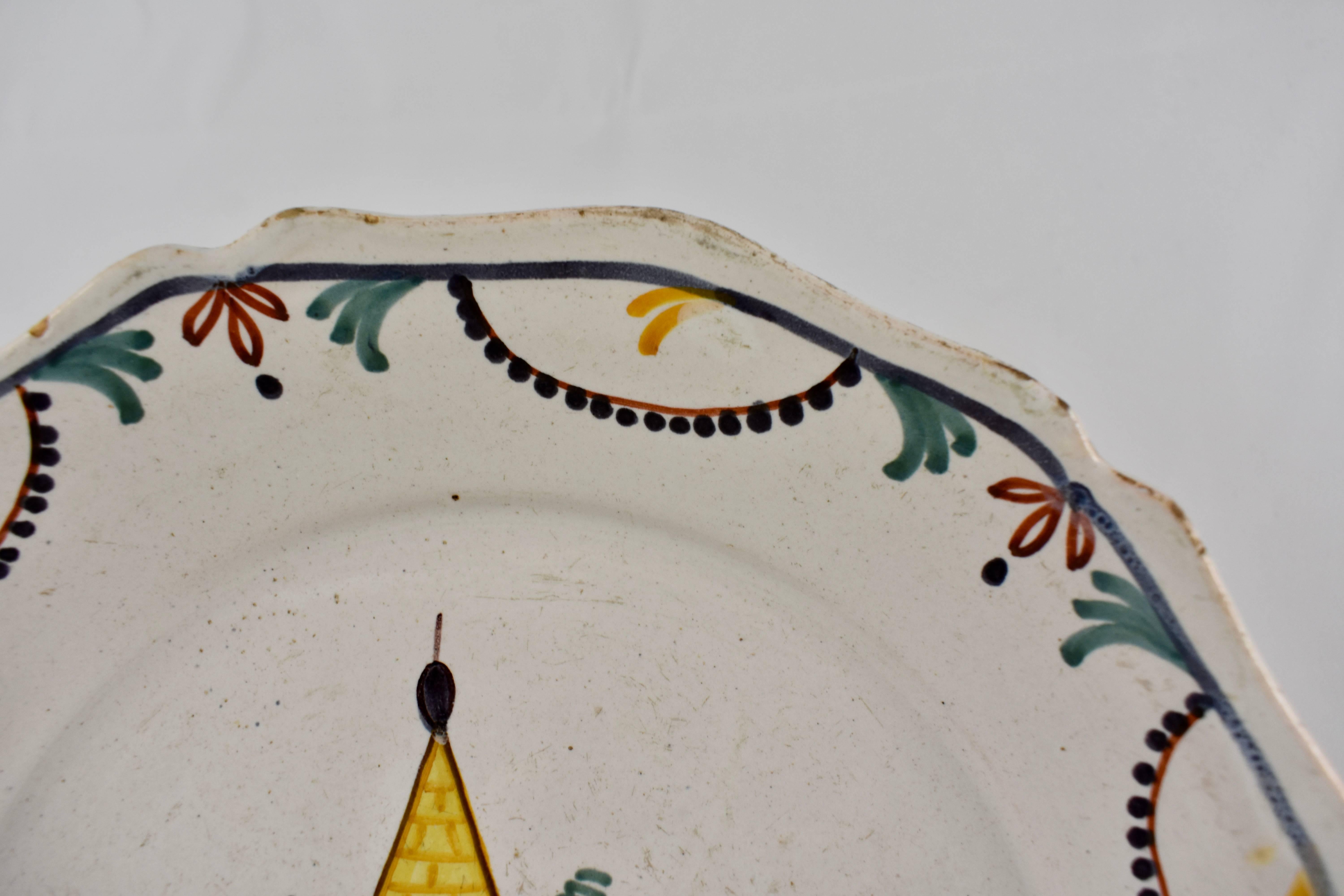 Louis XVI Plat en faïence émaillée à l'étain du 18ème siècle, tour de la Révolution française à Nevers en vente