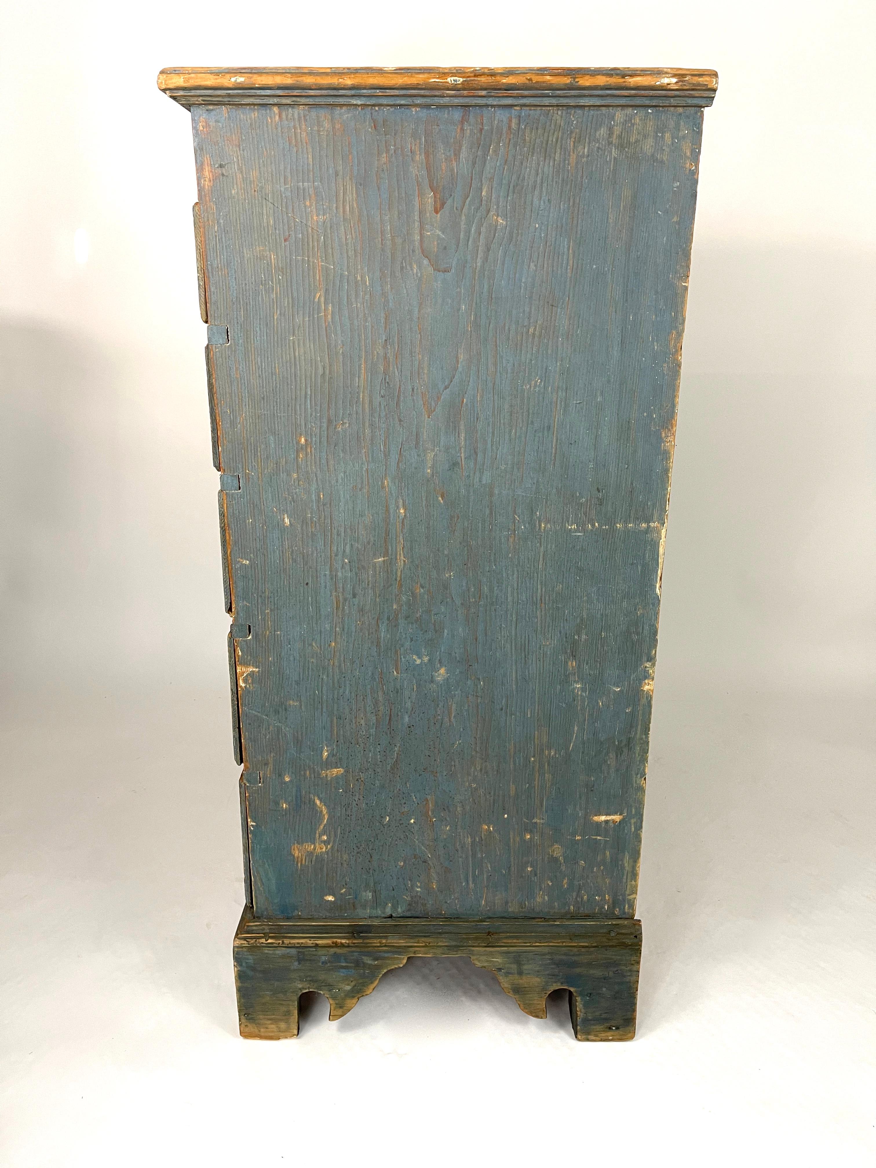 18th Century New England Blue Painted Pine Chest of Drawers In Good Condition In Essex, MA