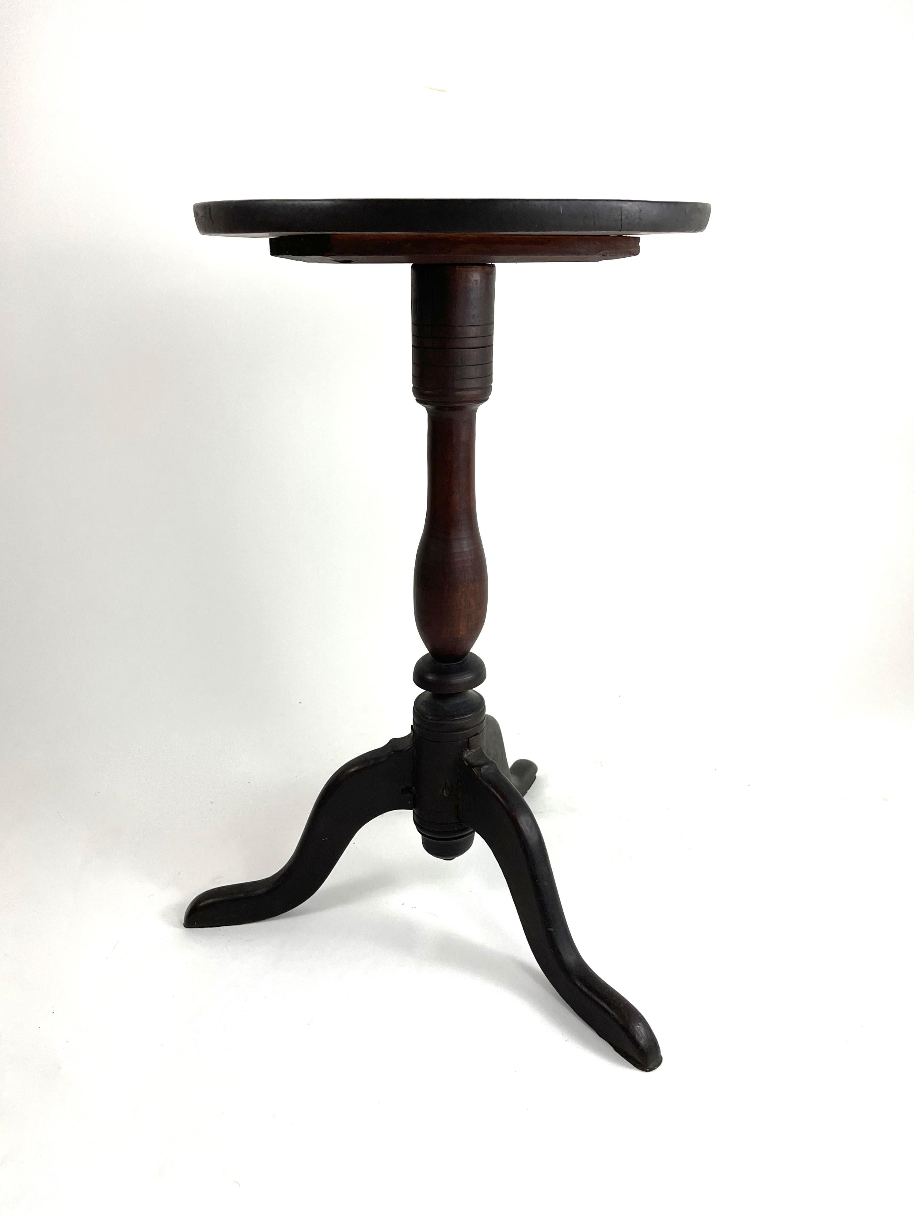 18th Century New England Candle Stand Occasional Table In Good Condition In Essex, MA