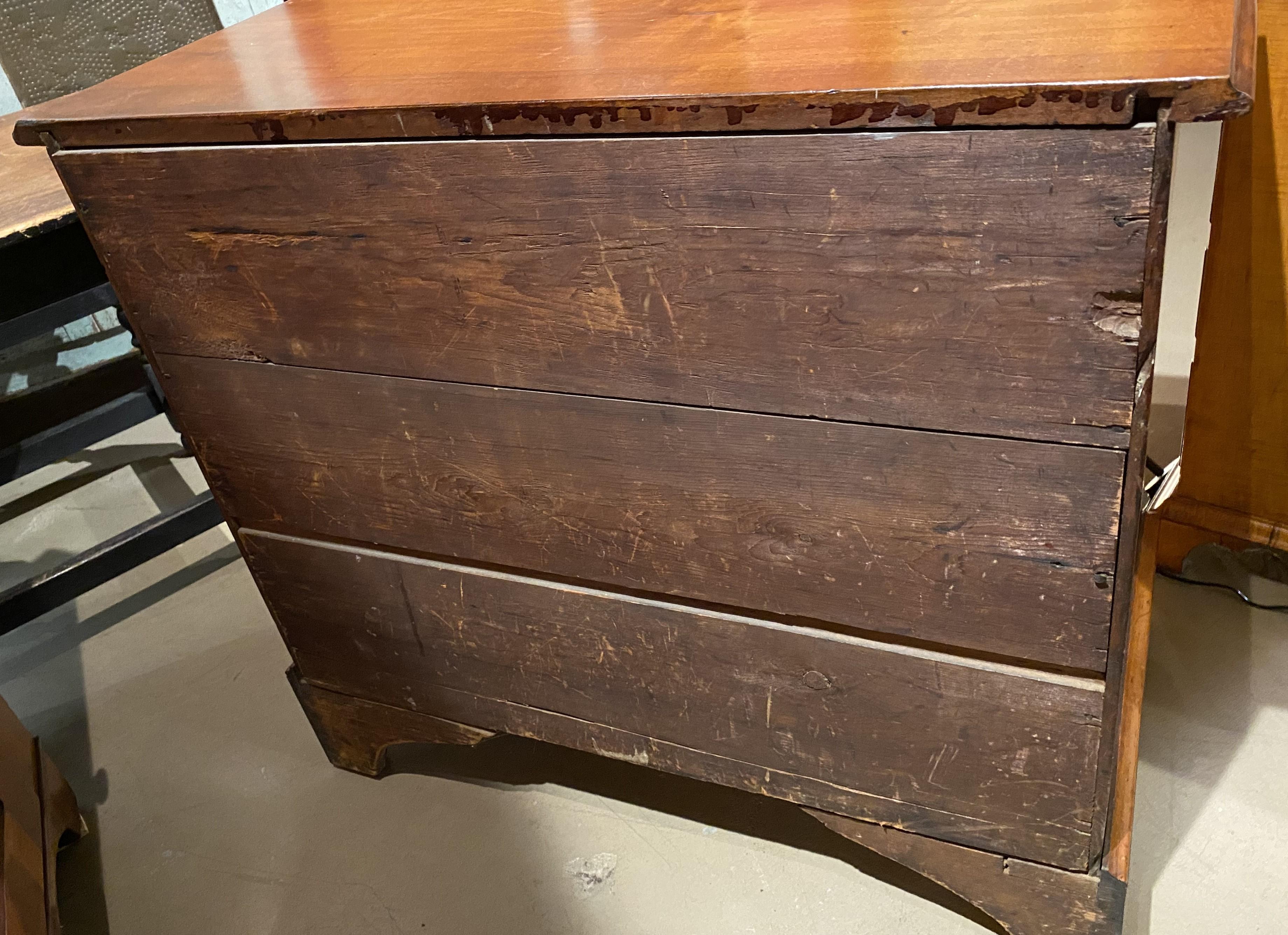 18th Century New England Chippendale Chest of Drawers in Maple and Tiger Maple For Sale 6