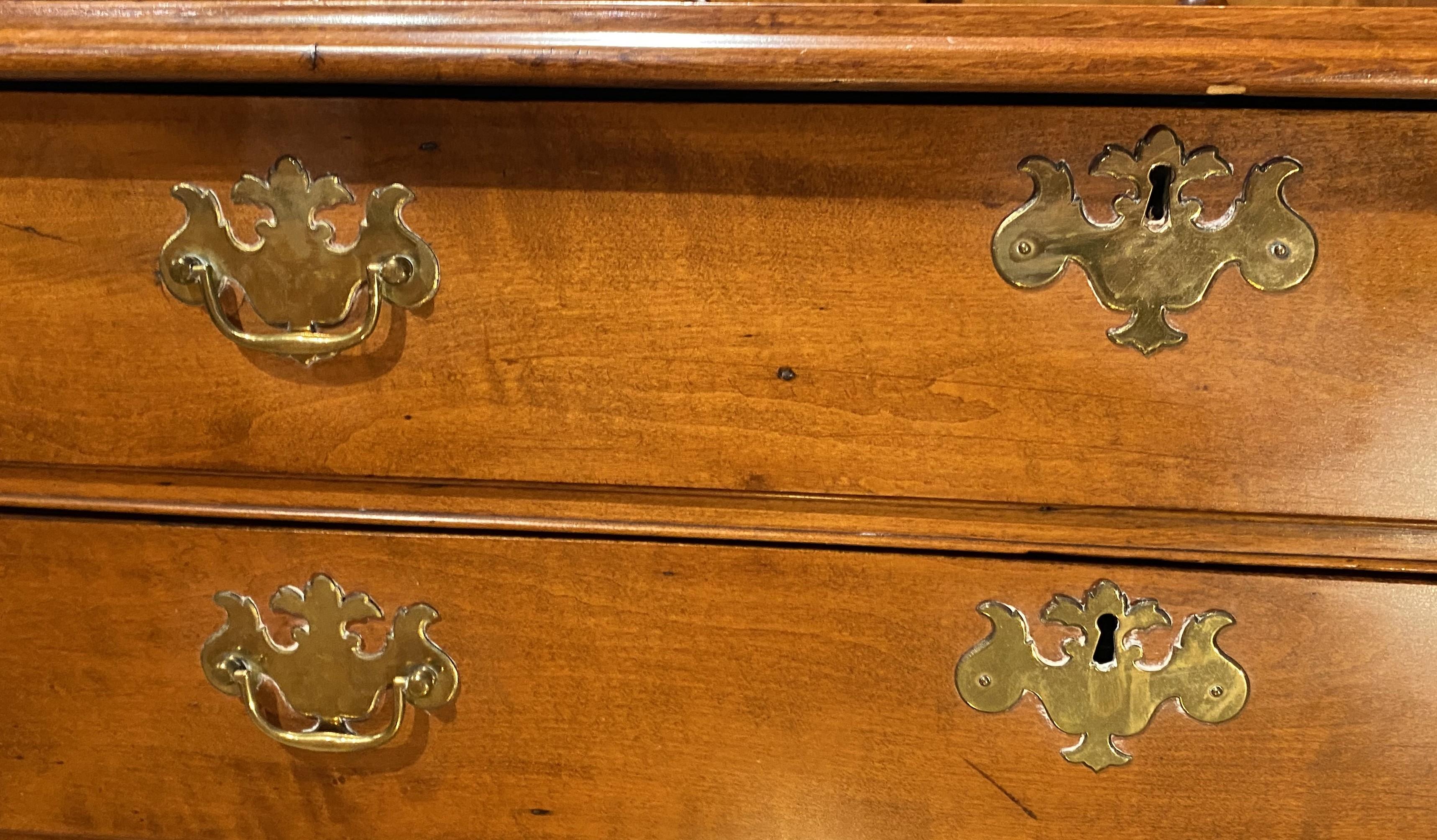 18th Century New England Chippendale Chest of Drawers in Maple and Tiger Maple For Sale 2