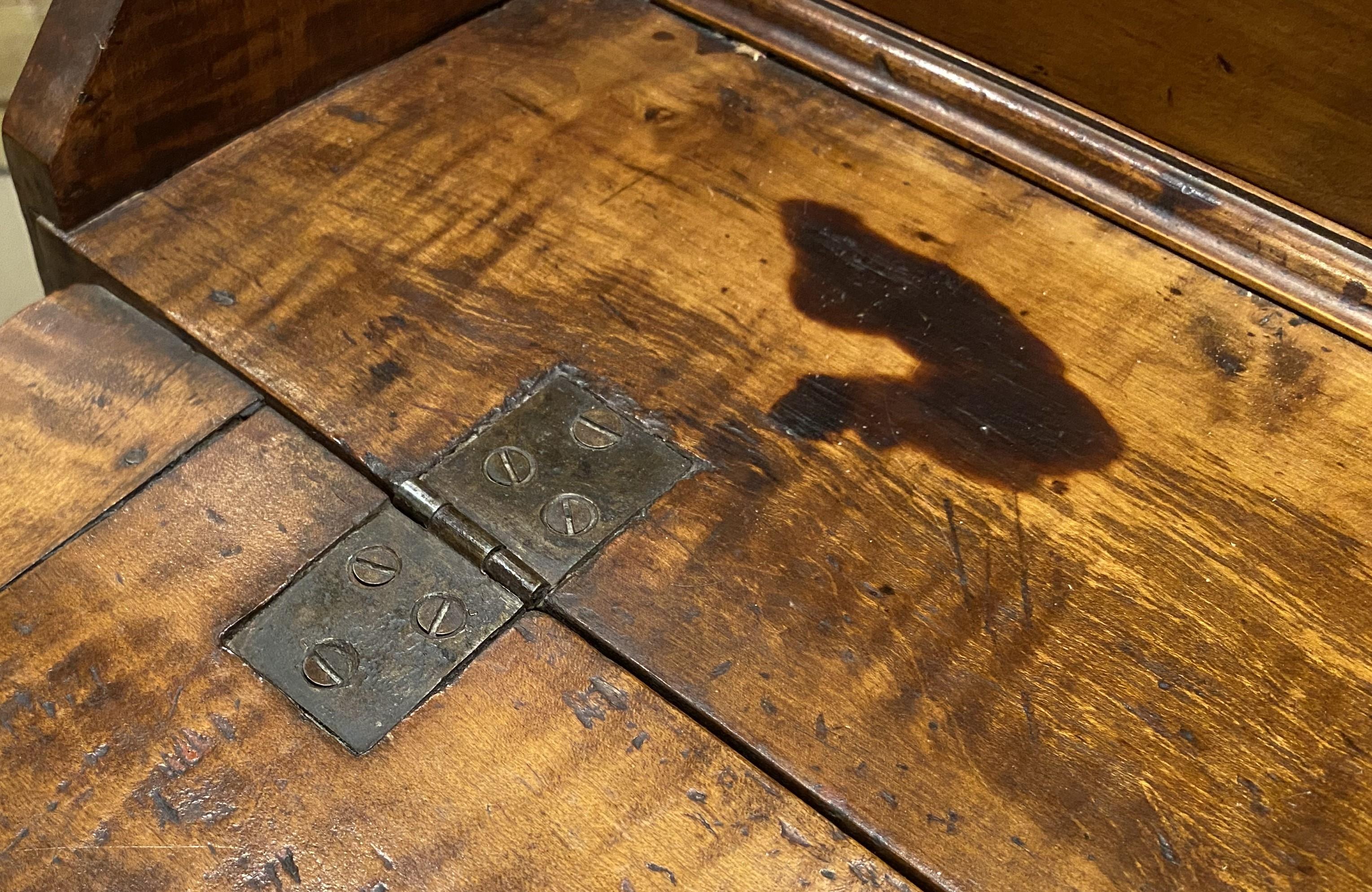 18th Century New England Chippendale Slant Front Desk in Tiger Maple For Sale 2