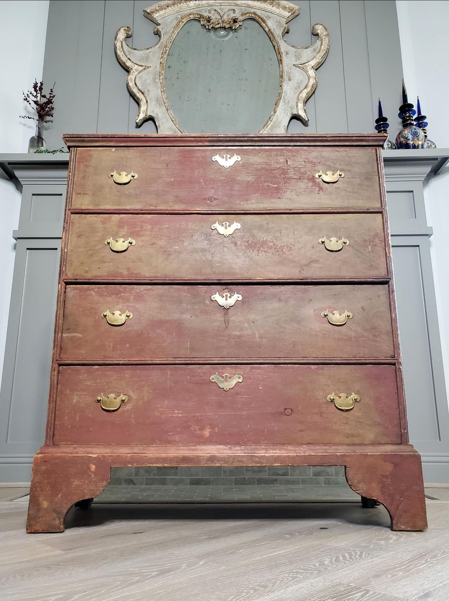 18. Jahrhundert New England Land American Queen Anne Decke Kommode der Schubladen (Handgefertigt) im Angebot