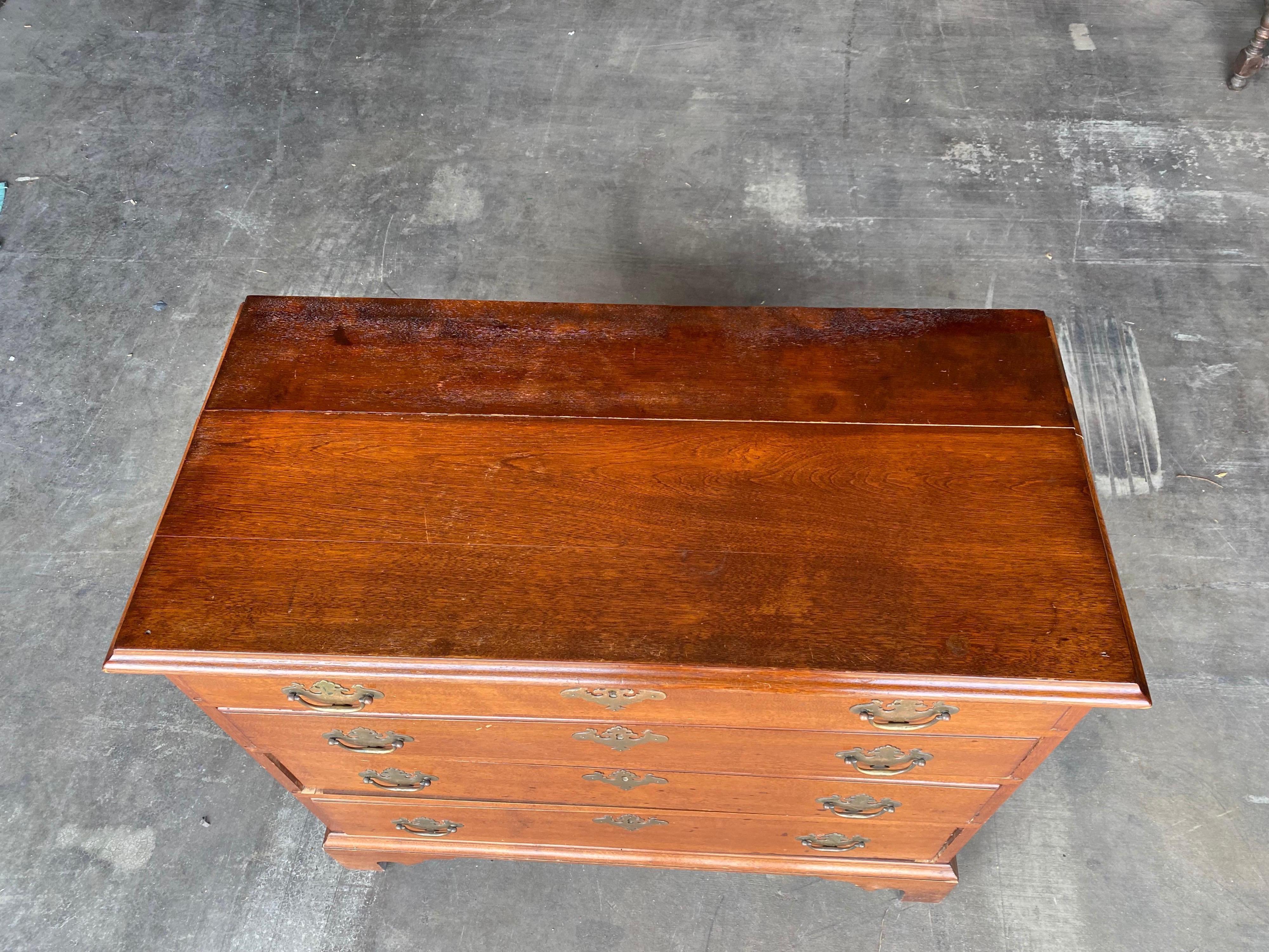 18th Century New England Mahogany Four Drawer Chest In Good Condition For Sale In Charleston, SC