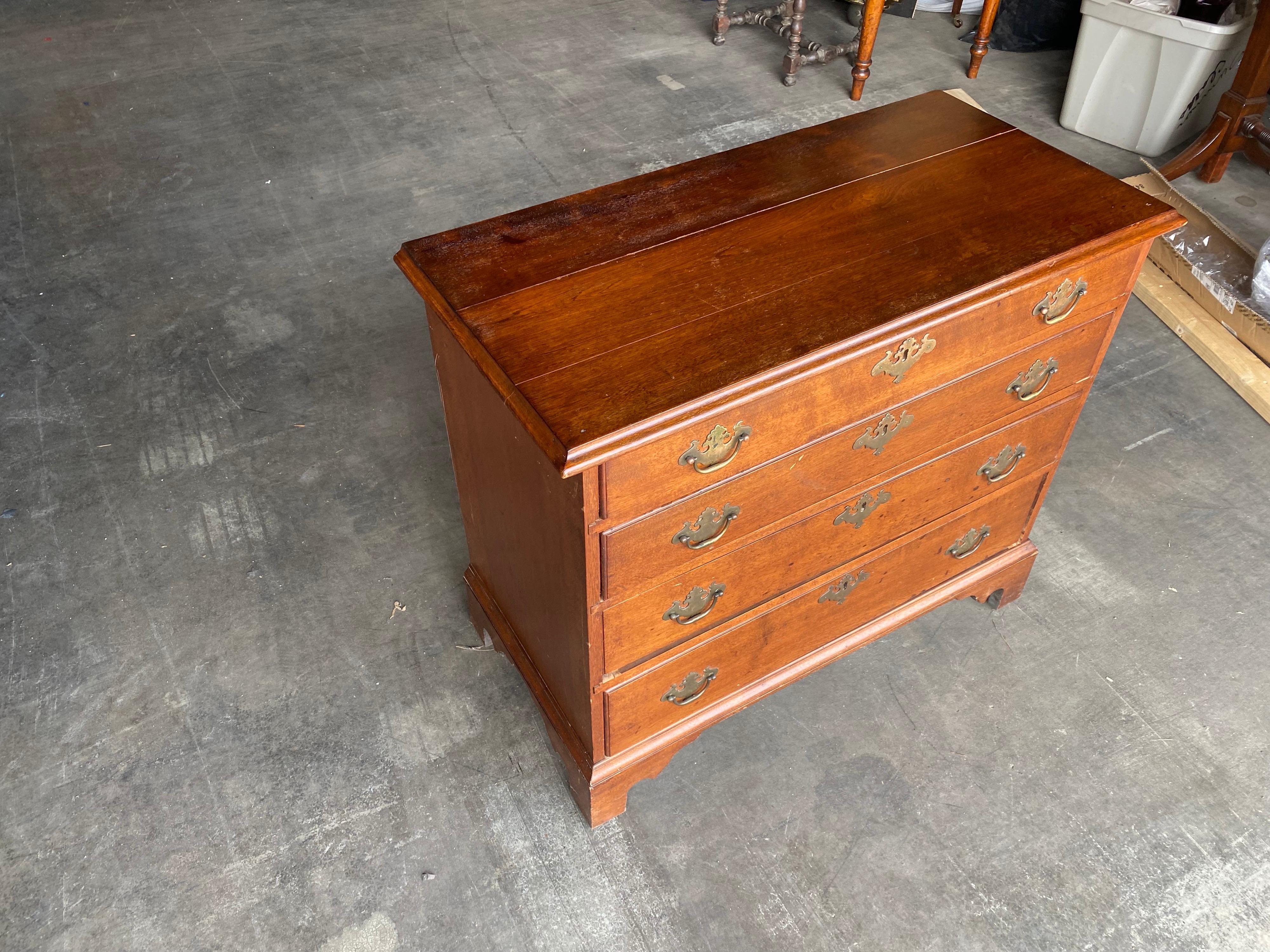 18th Century New England Mahogany Four Drawer Chest For Sale 2