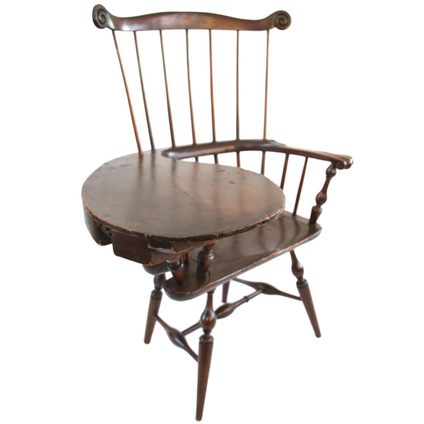 18th Century New York Comb Back Writing Arm Windsor Chair For Sale