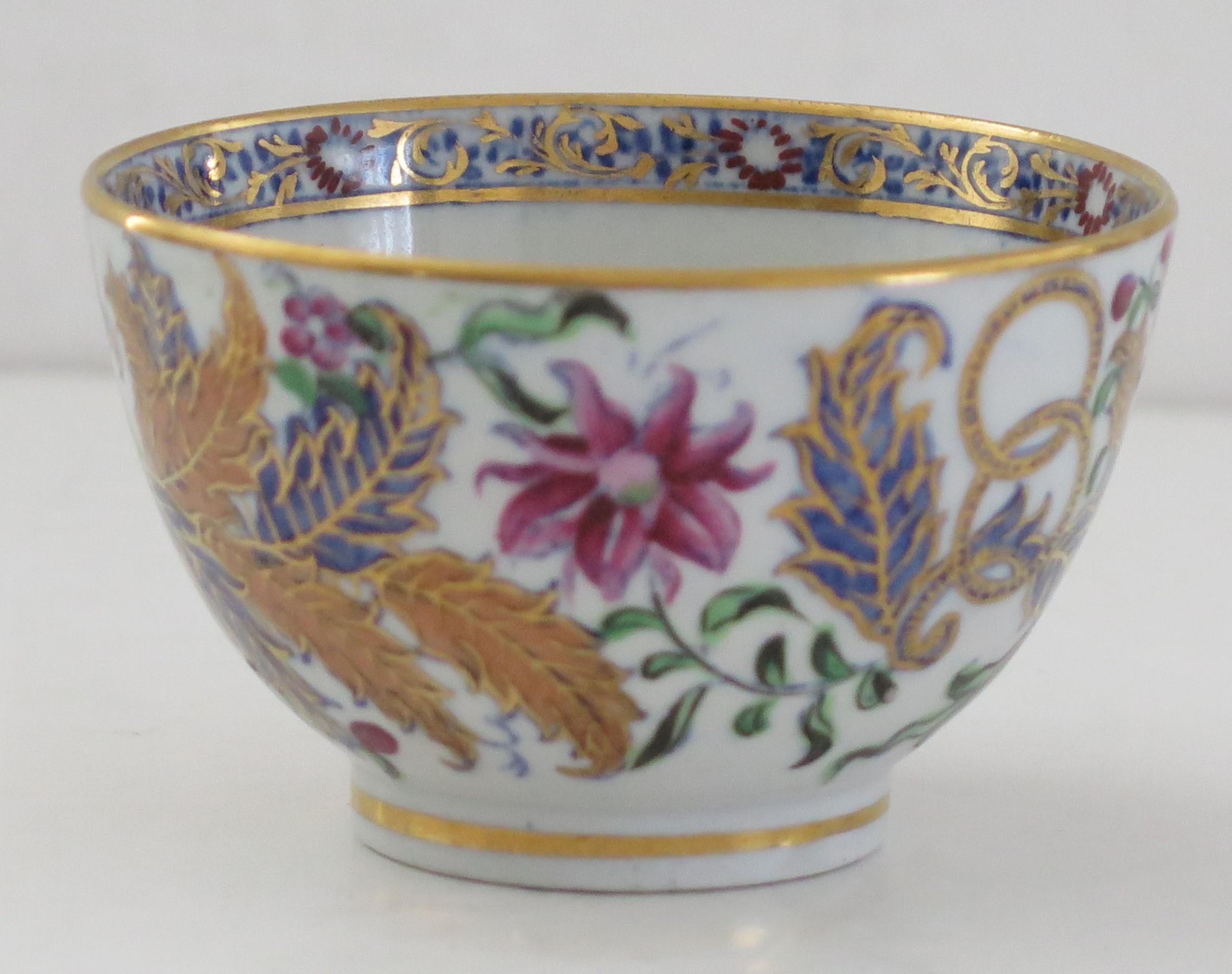 English 18th Century Newhall Porcelain Tea Bowl in Tobacco Leaf Pattern 274, Circa 1795