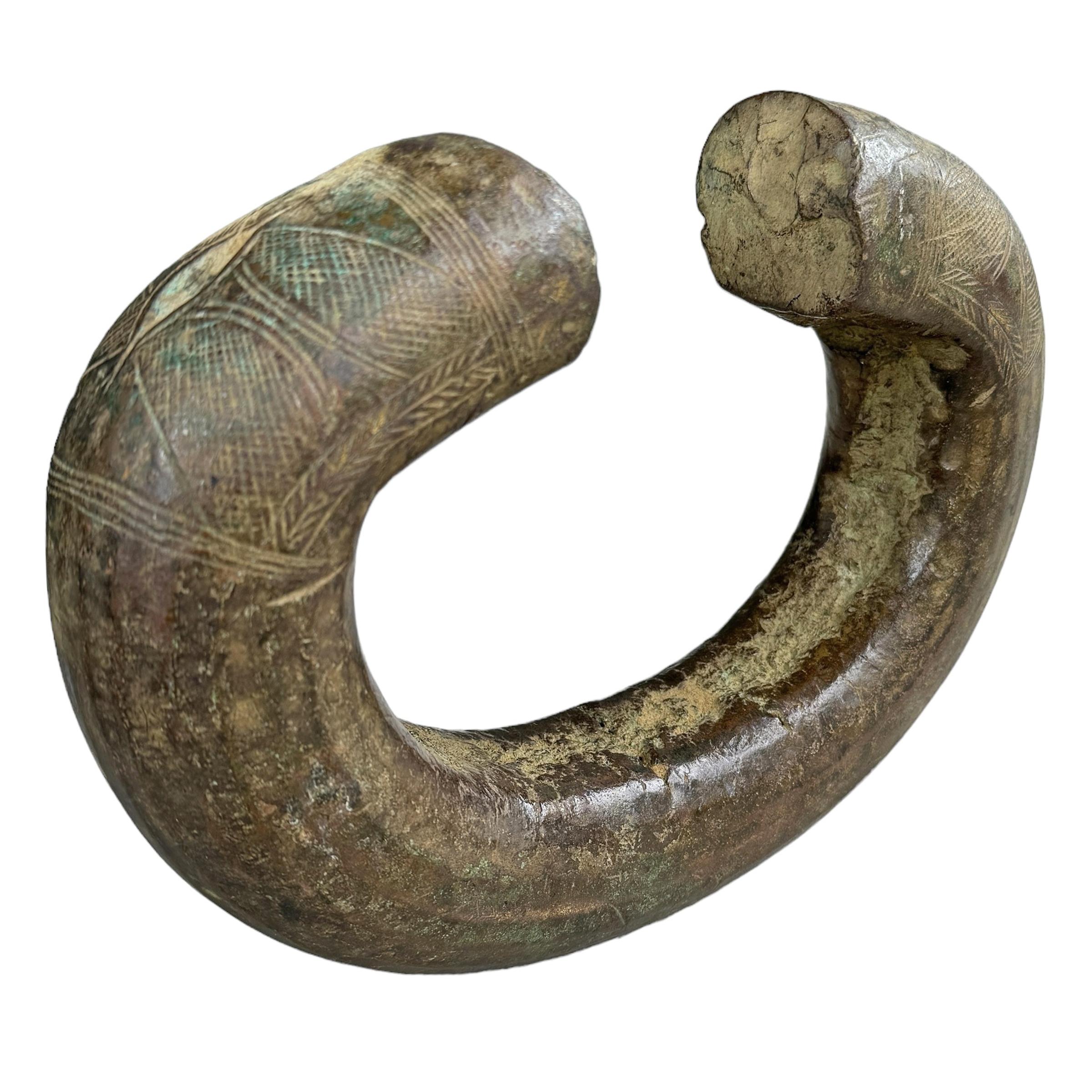 Pieza de moneda de bronce Ngelima del siglo XVIII sobre montura de acero personalizada siglo XVIII y antes en venta