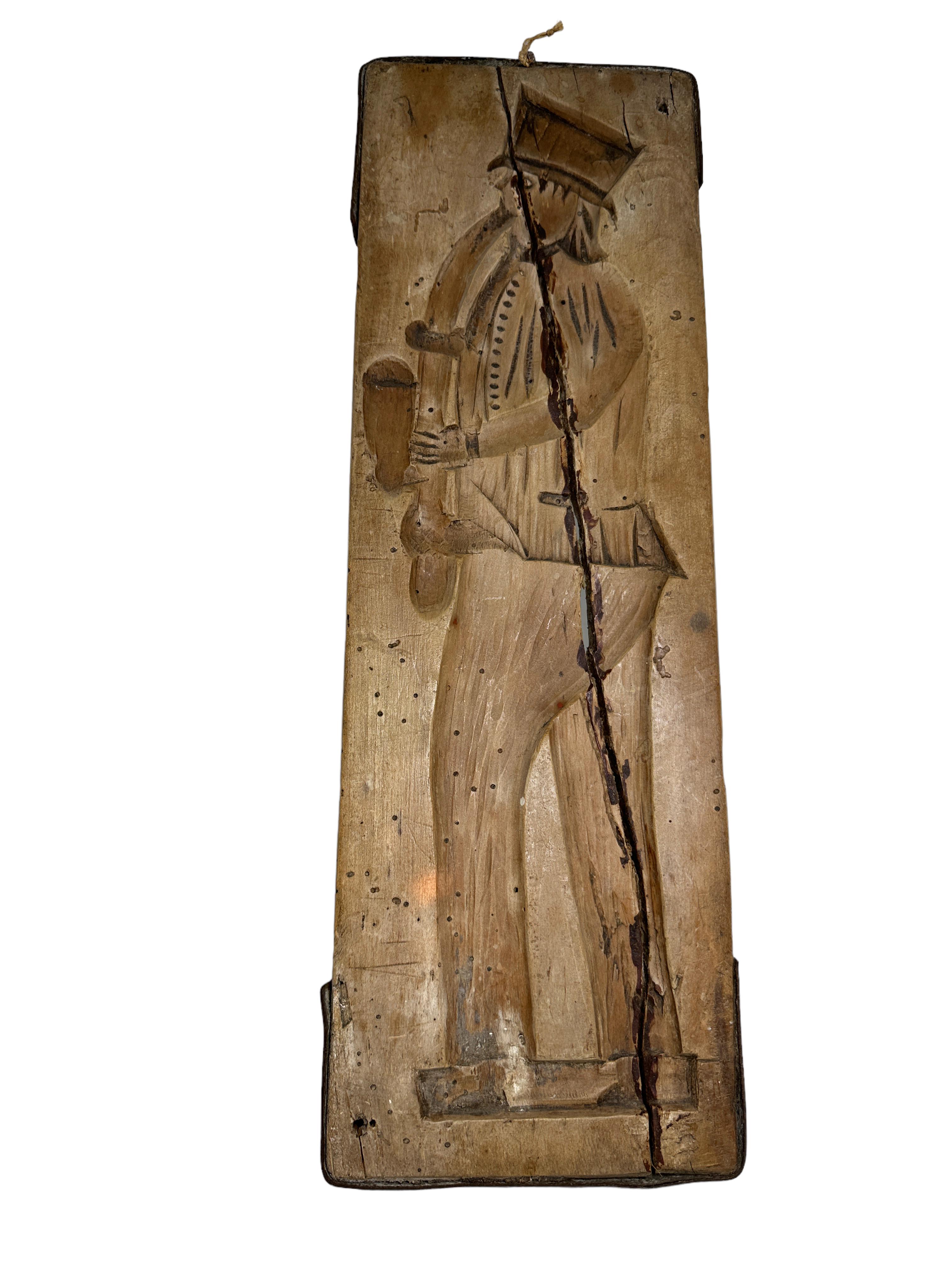 Eine klassische doppelseitige Lebkuchen- oder Spekulatiusform aus Holz aus dem 118. Jahrhundert (Adelige und Adeliger). Hergestellt aus handgeschnitztem Holz. Gefunden bei einem Nachlassverkauf in Wien, Österreich.
Wurde vor langer Zeit repariert,