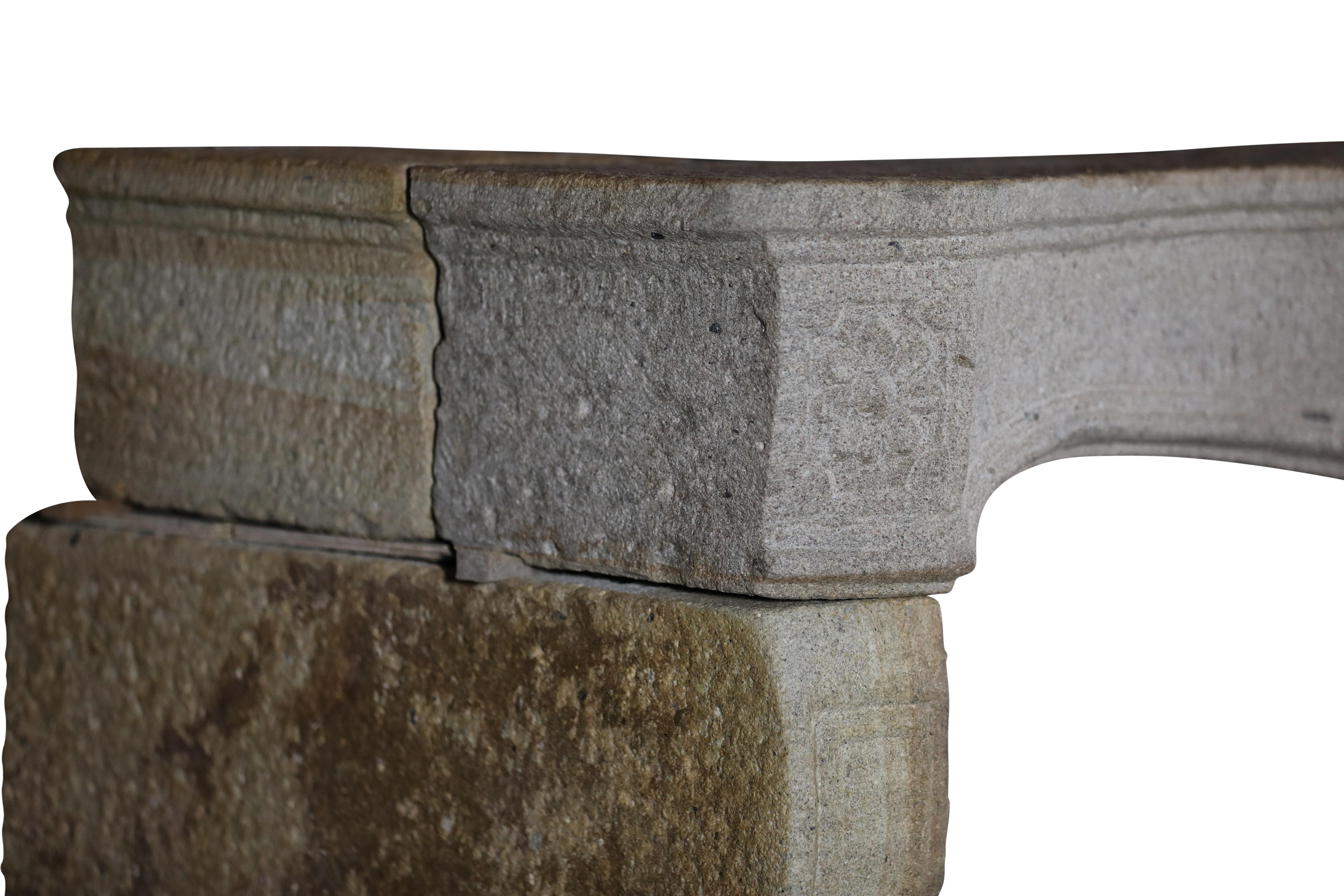 Cheminée en granit de Normandie du 18ème siècle pour une décoration d'intérieur rustique de slow living en vente 8