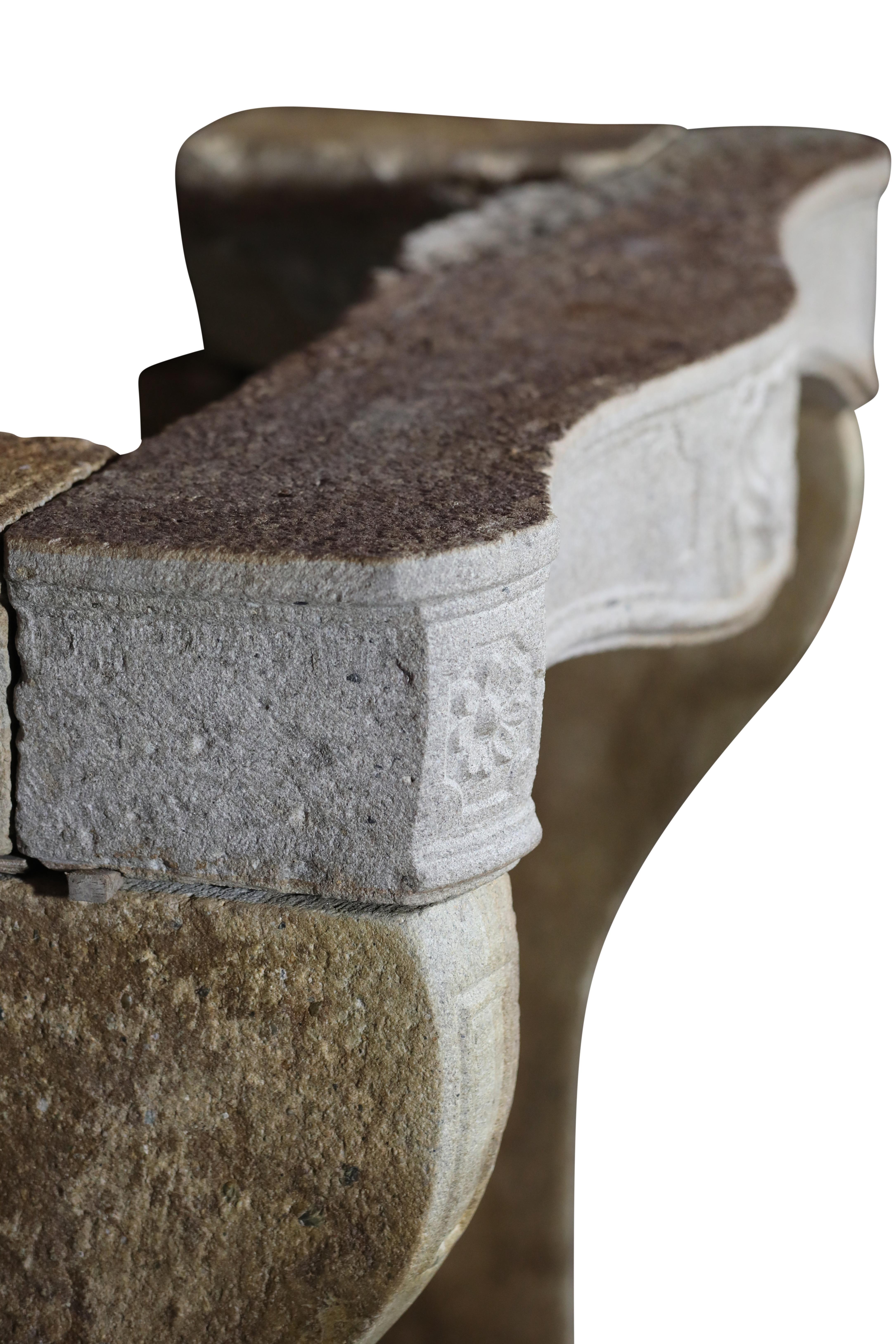 Cheminée en granit de Normandie du 18ème siècle pour une décoration d'intérieur rustique de slow living en vente 10