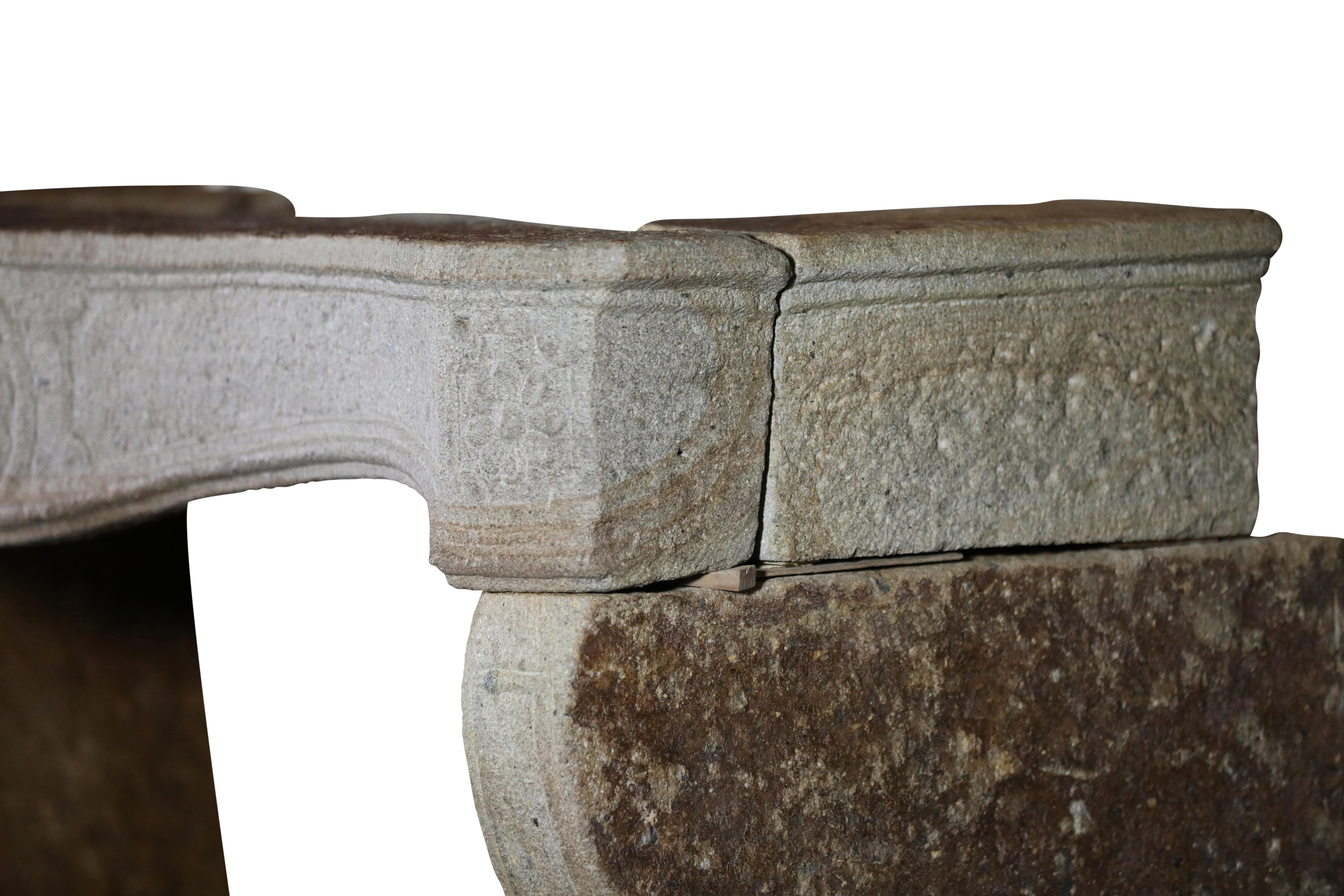 Granitkamin aus der Normandie des 18. Jahrhunderts für rustikales, langsames Wohndesign im Angebot 3