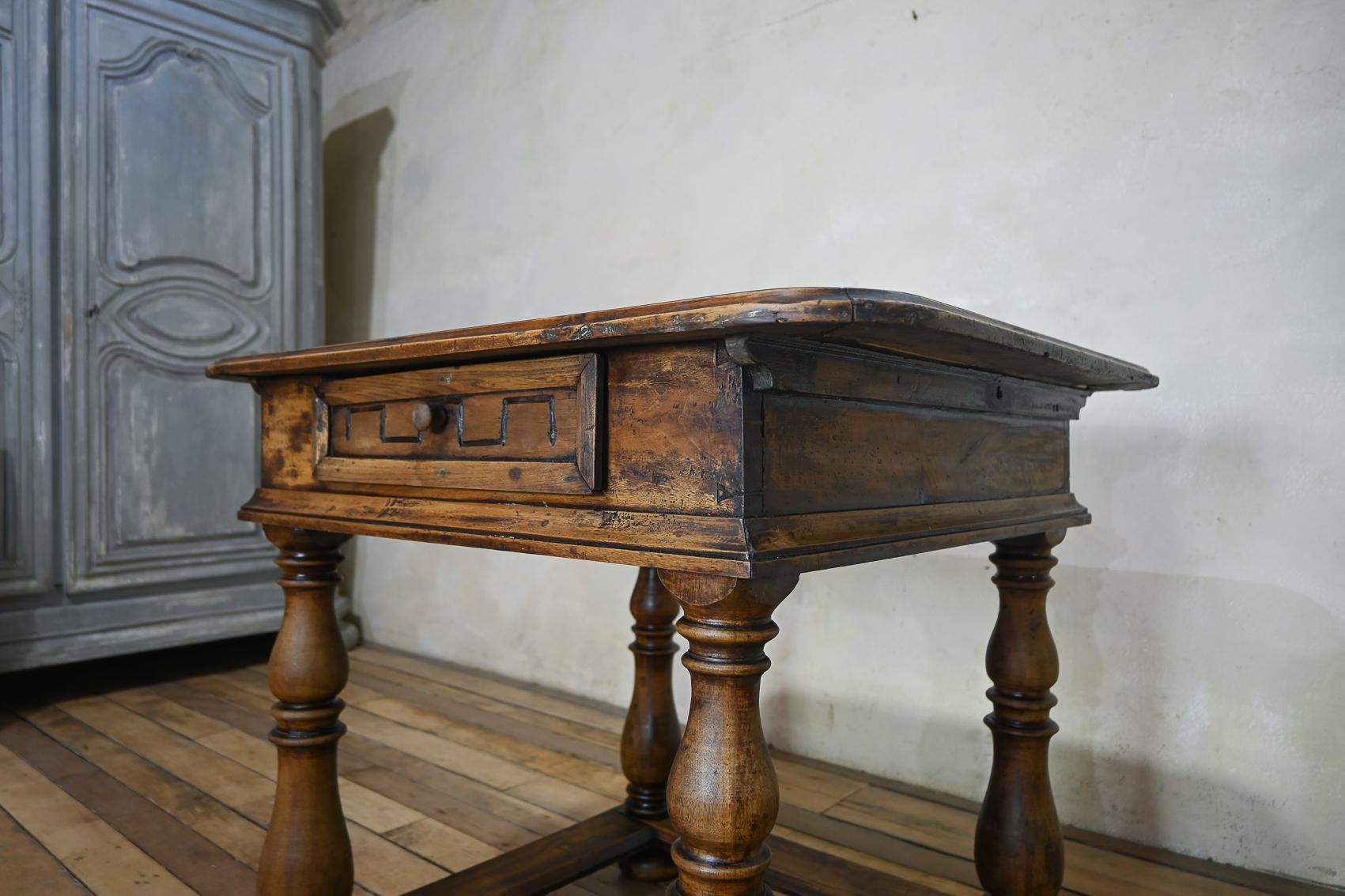 18th Century North Italian Walnut Centre Table For Sale 4