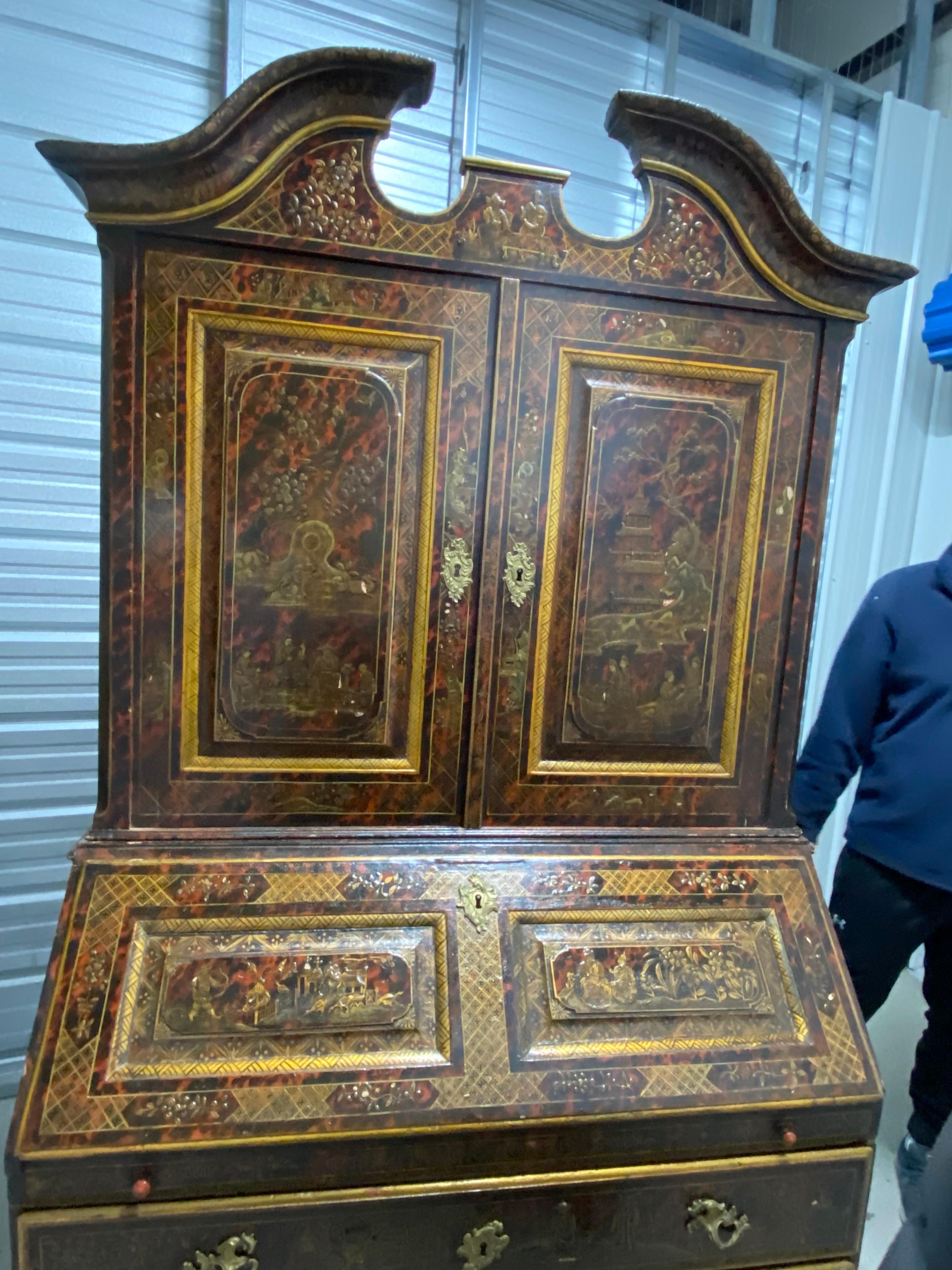 18th Century Northern European Tortoiseshell Lacquer Japanned Bureau Cabinet For Sale 5