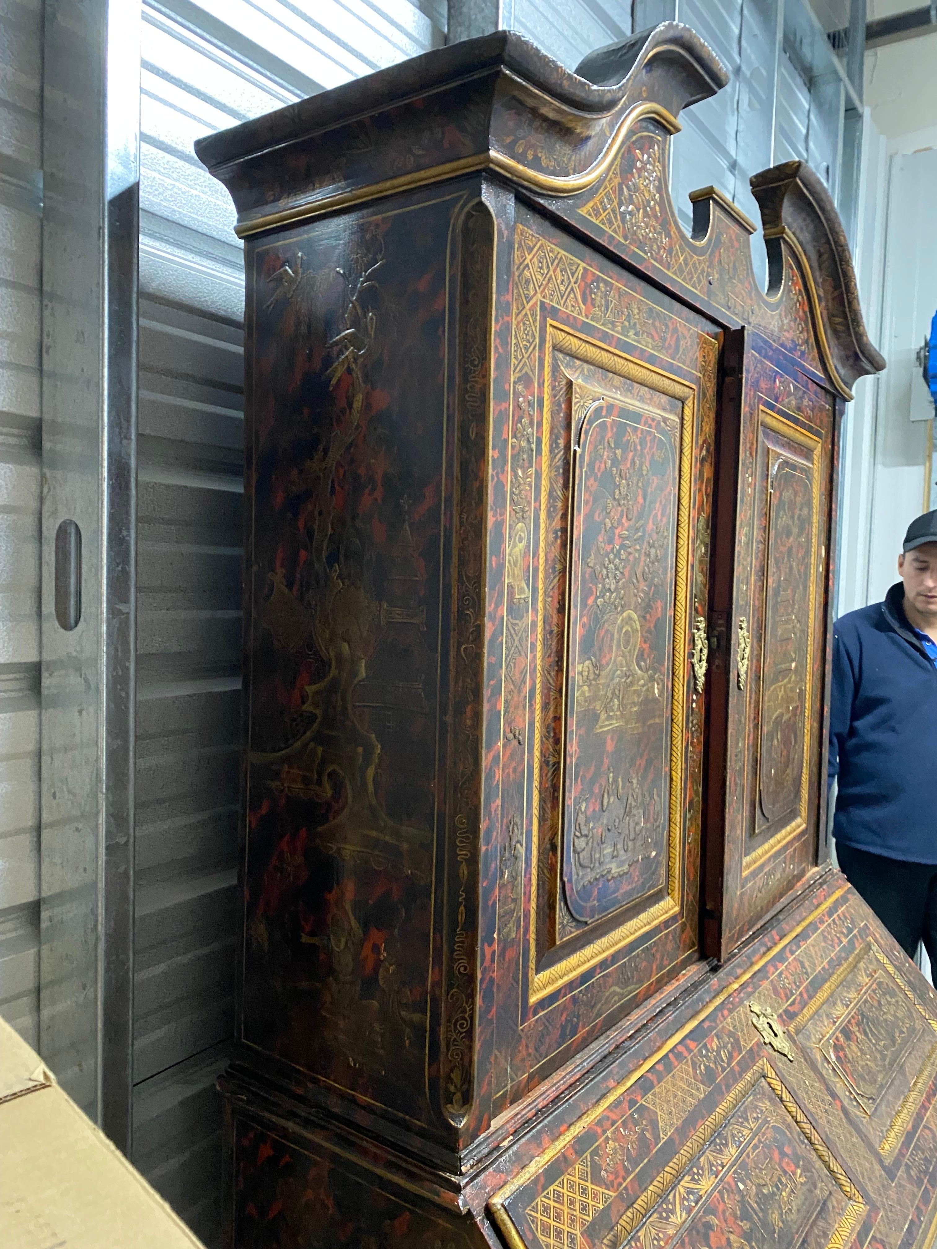 18th Century Northern European Tortoiseshell Lacquer Japanned Bureau Cabinet In Good Condition For Sale In Southampton, NY