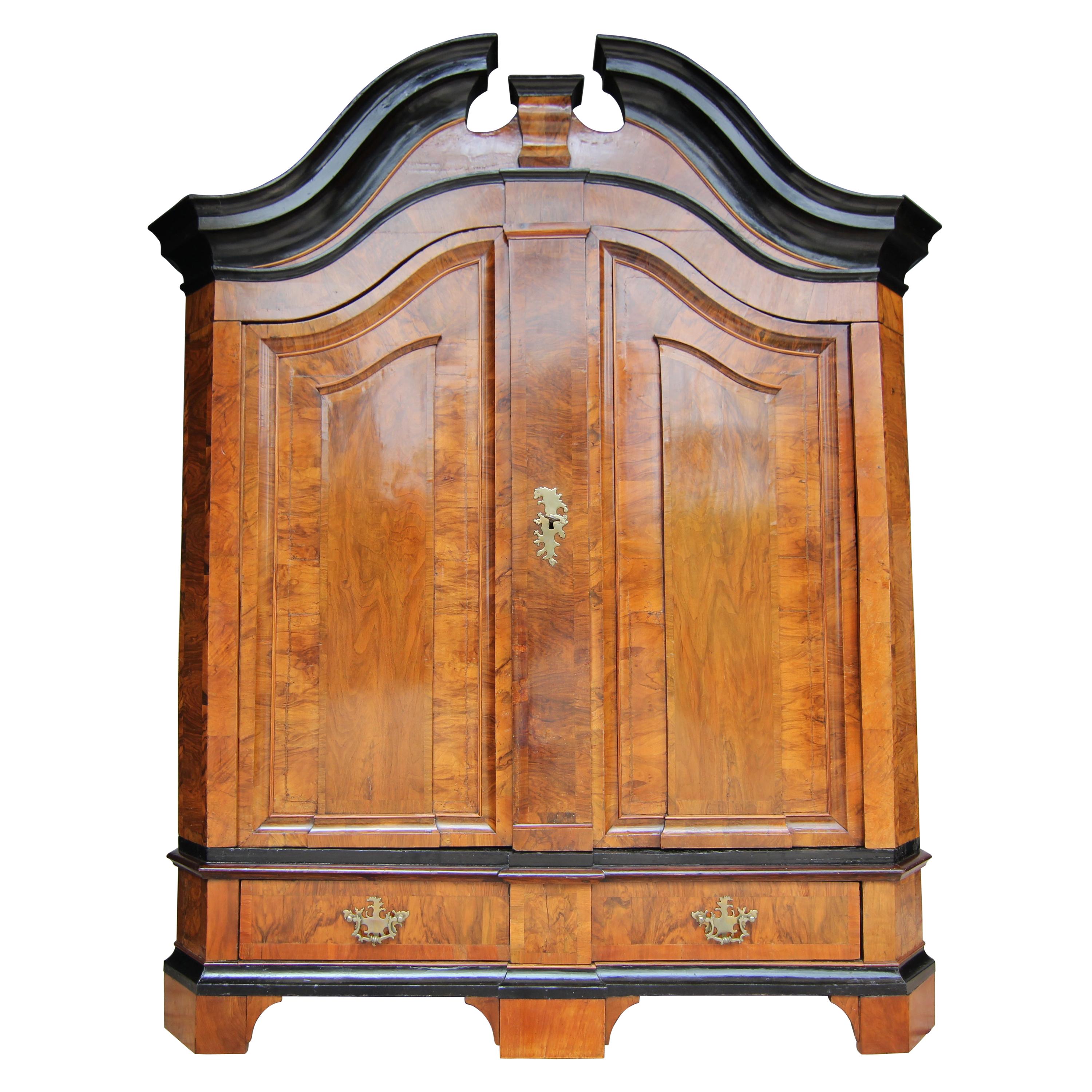 Armoire baroque d'Allemagne du Nord du XVIIIe siècle