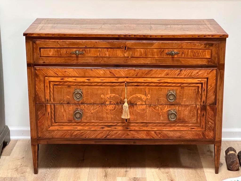 Stunning Northern Italian neoclassical walnut and fruitwood marquetry chest of drawers or commode, c. 1790, the beautifully inlaid rectangular top over a wide single drawer above two deep drawers, all having urn and foliate marquetry.  34” h. x 50”