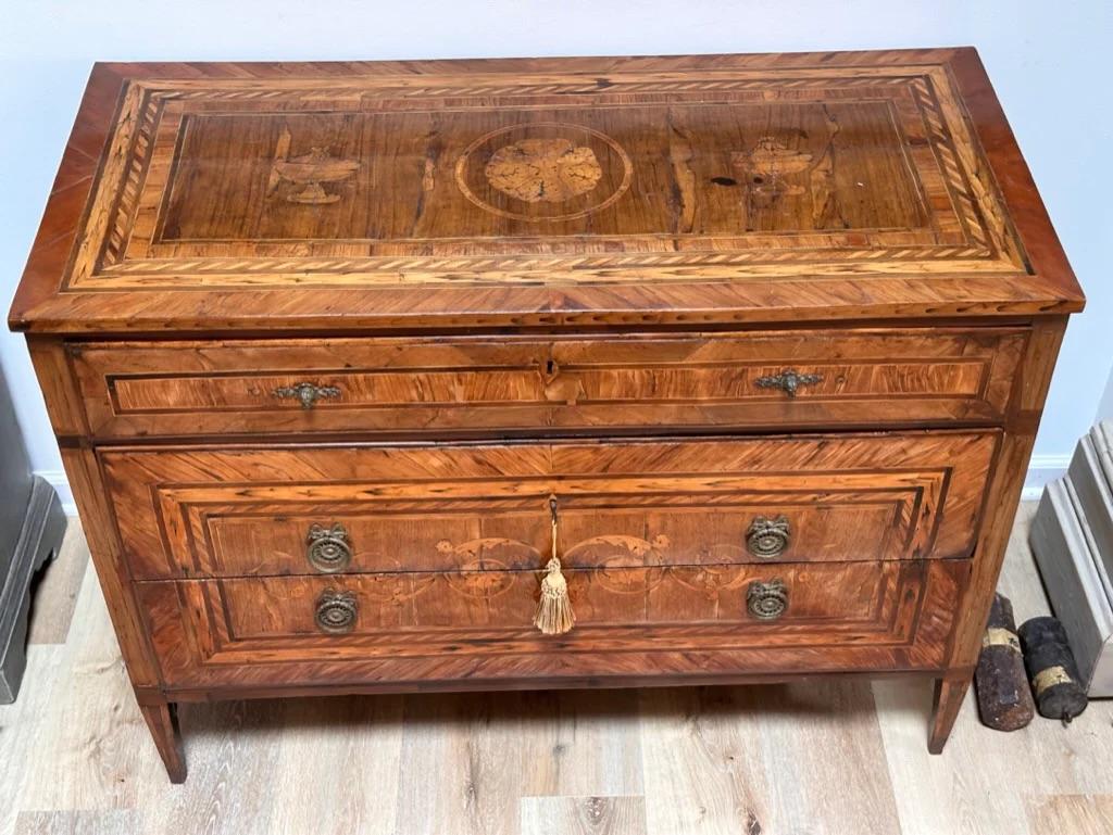 18th Century Northern Italian Neoclassical Chest of Drawers In Good Condition For Sale In Charlottesville, VA