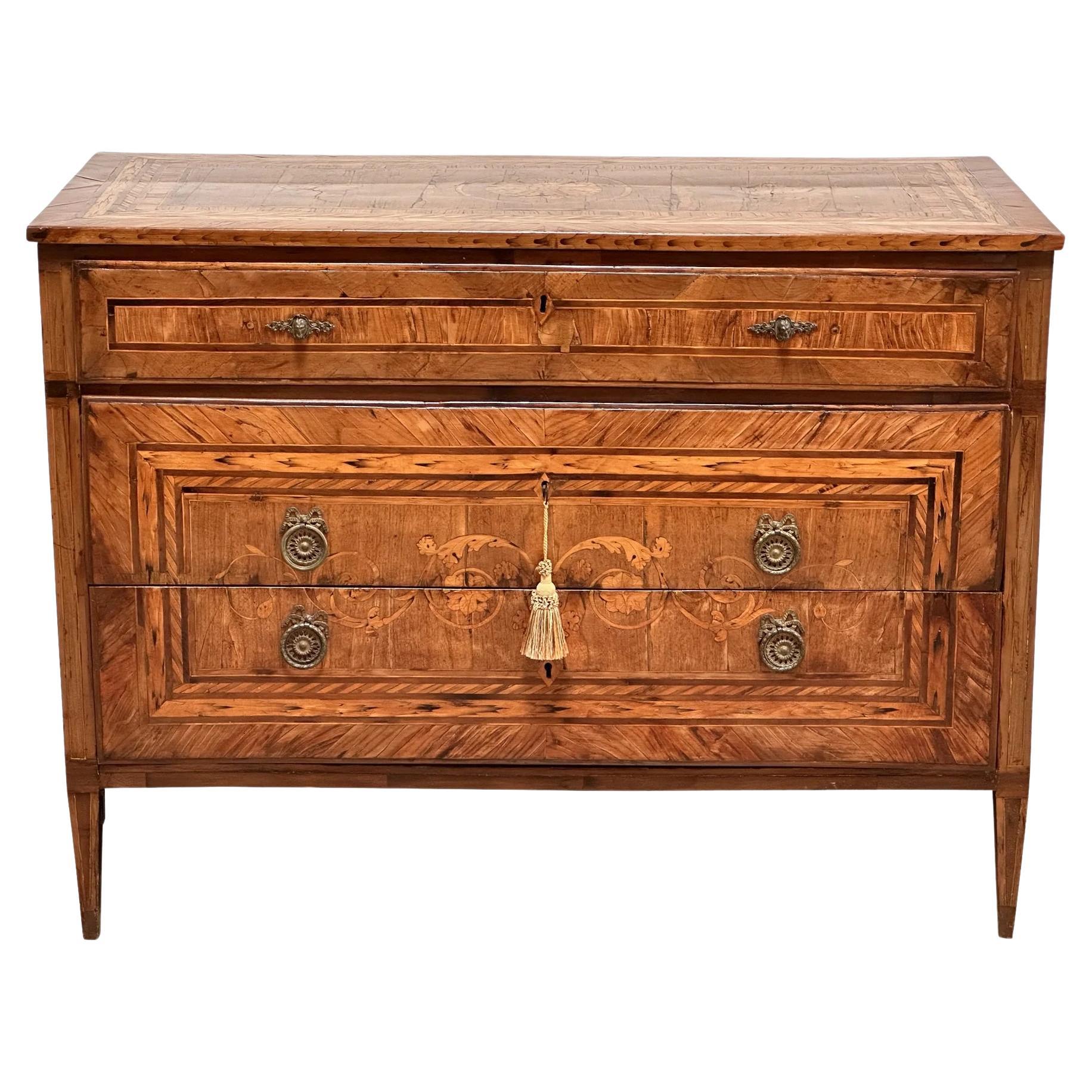 Commode néoclassique d'Italie du Nord du XVIIIe siècle