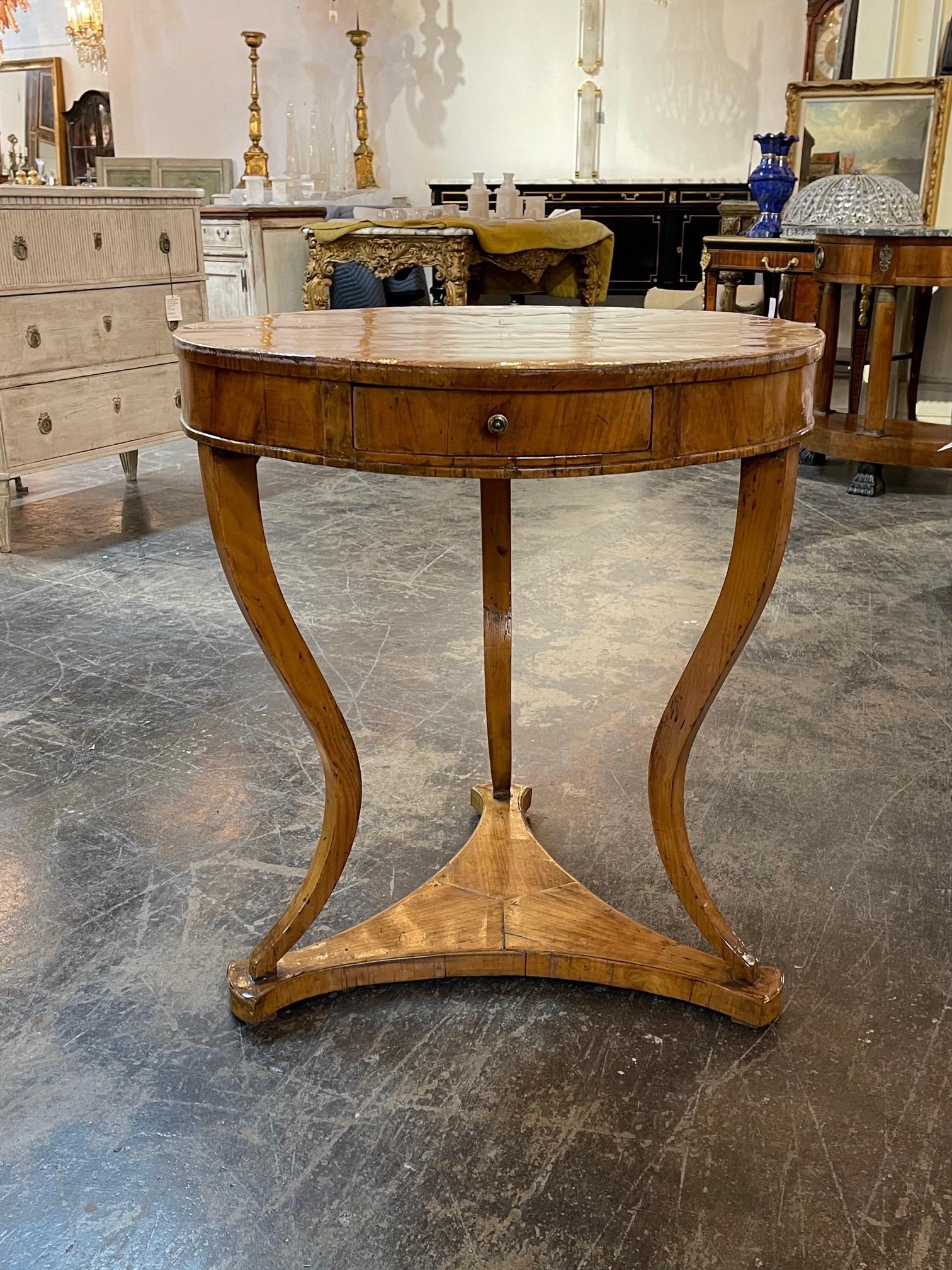 Gorgeous 18th century Northern Italian walnut side table with star inlay. A very fine quality piece with a beautiful finish. Fabulous!