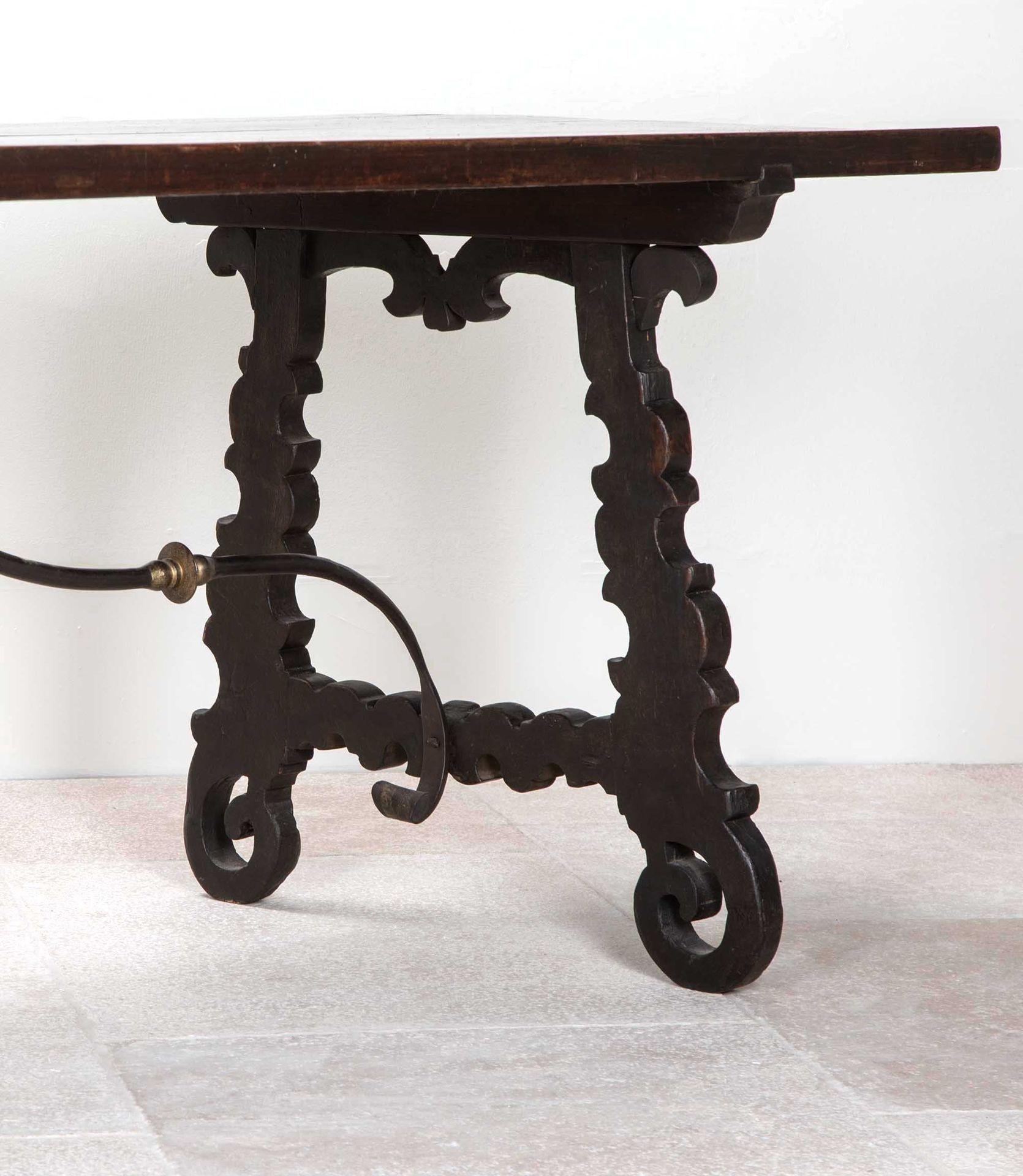 18th Century Northern Italian Walnut Table In Good Condition For Sale In Gloucestershire, GB
