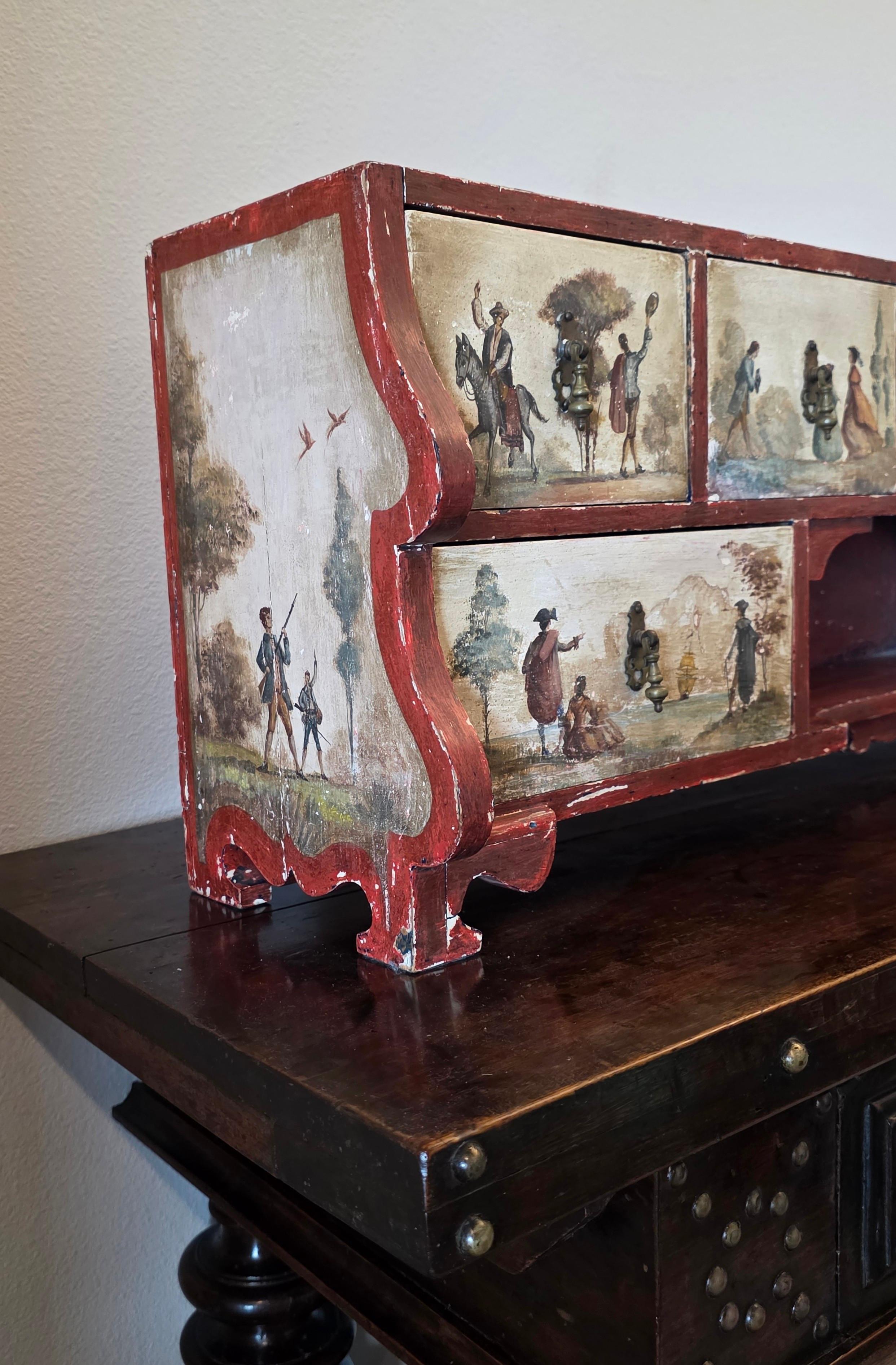 XVIIIe siècle et antérieur XVIIIe siècle Italie du Nord Cabinet de table ancien en bois polychrome Lacca Povera en vente